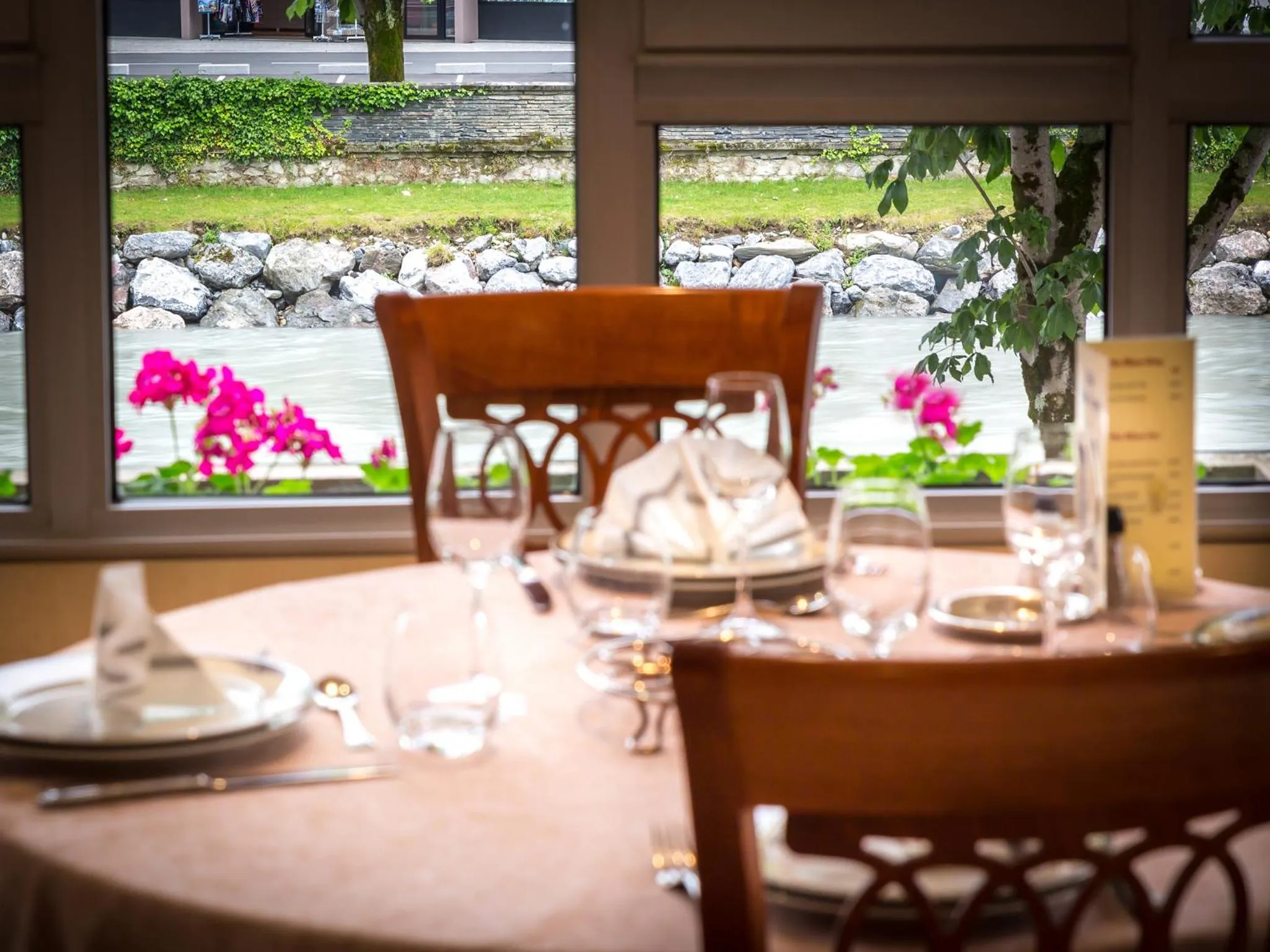 Restaurant/places to eat in Hôtel Saint Georges