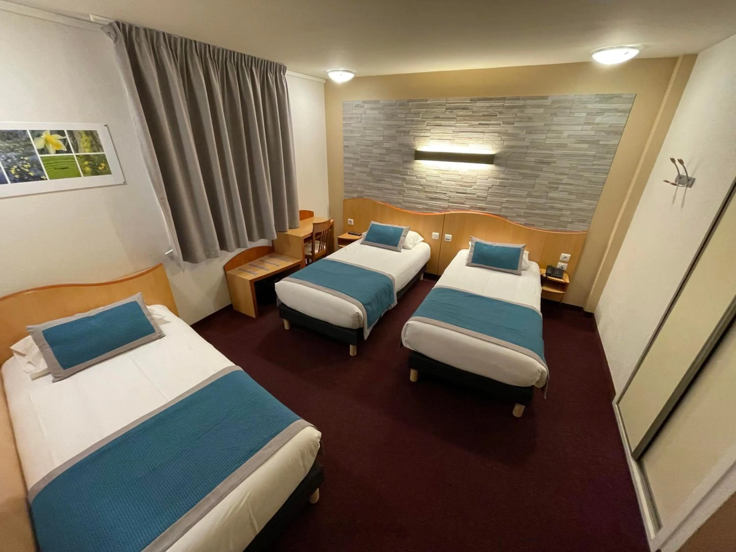 Bed in Hôtel Saint Georges