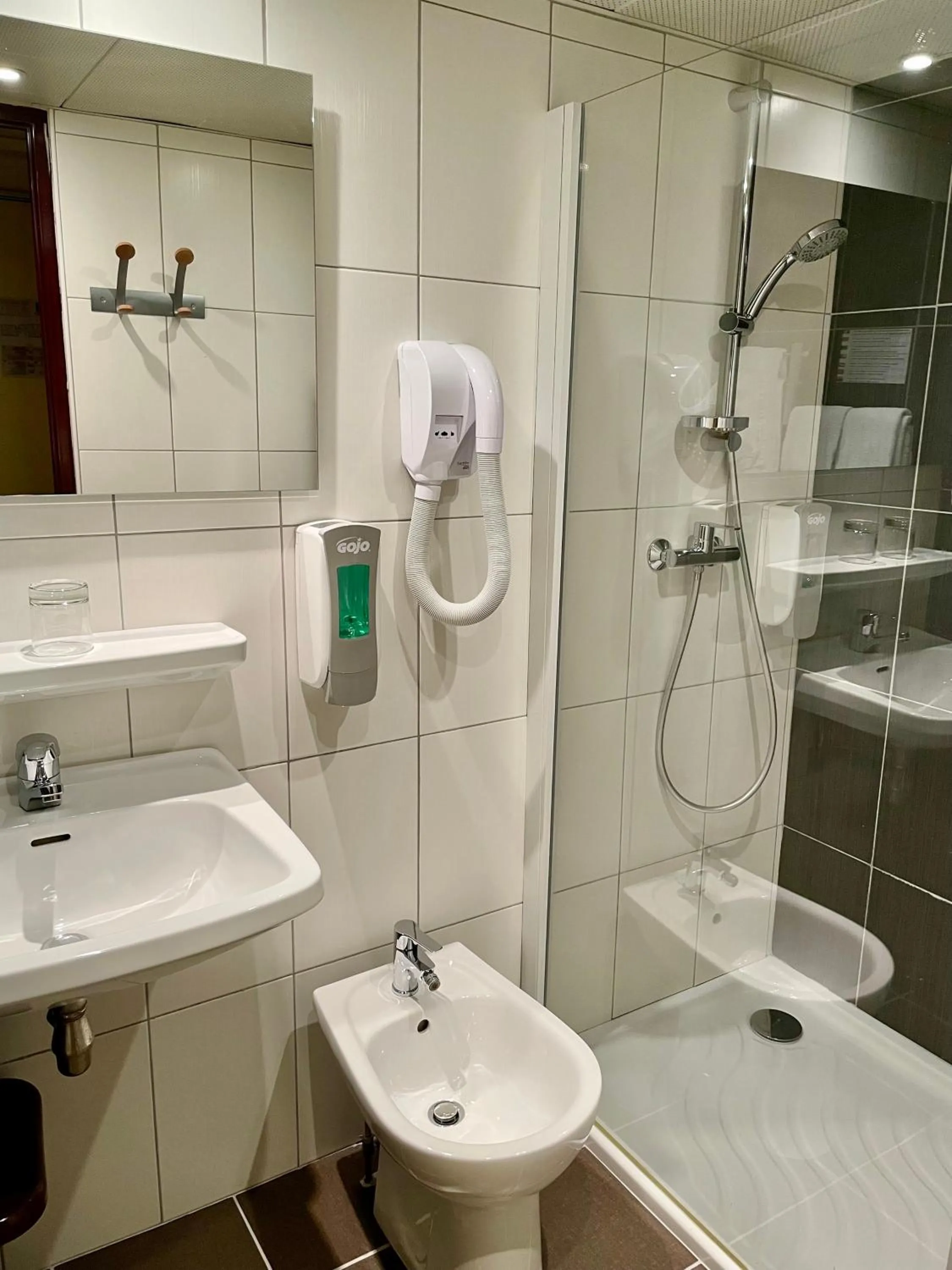 Bathroom in Hôtel Saint Georges