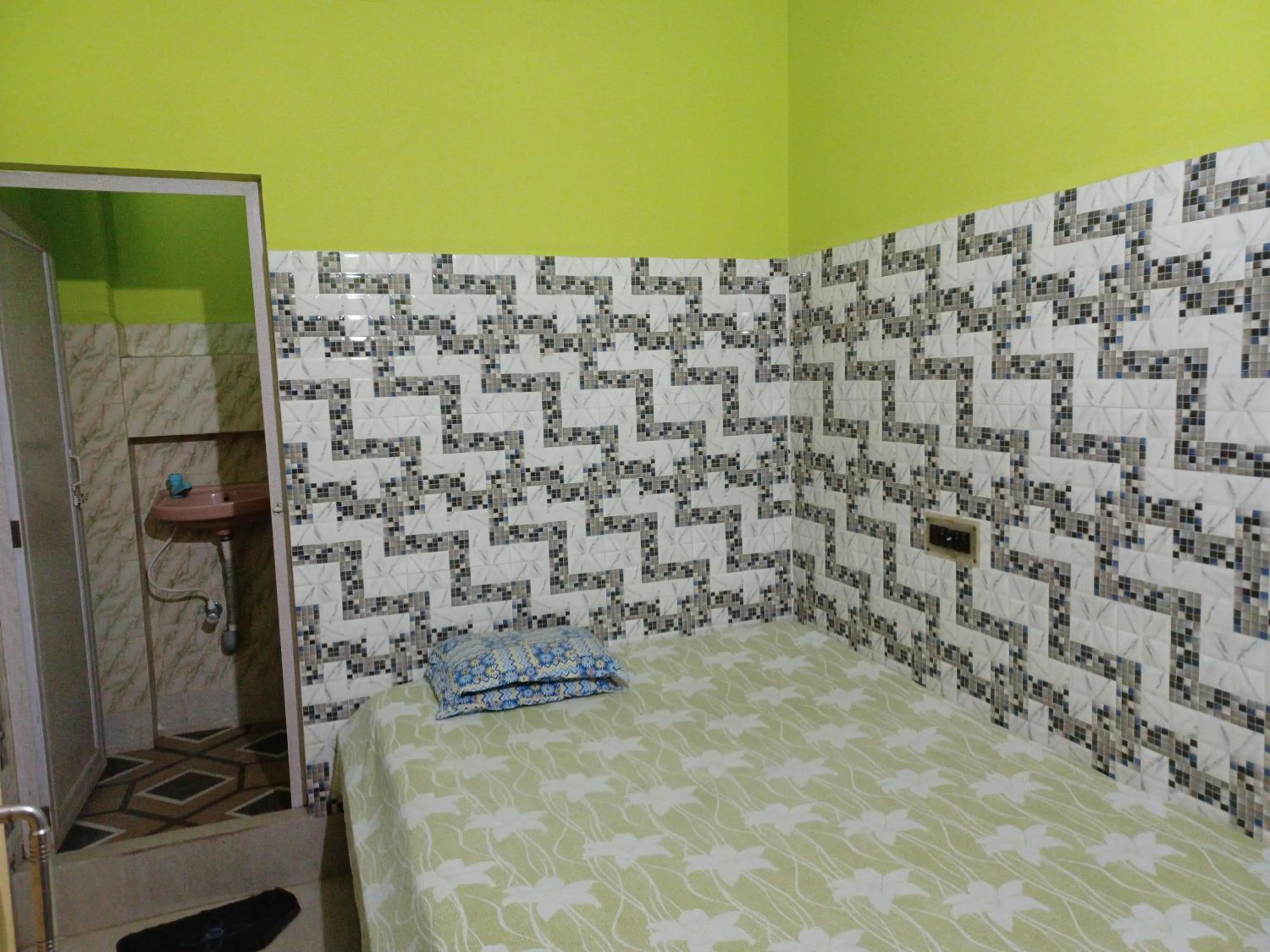 Bed in Jagannath Guest House