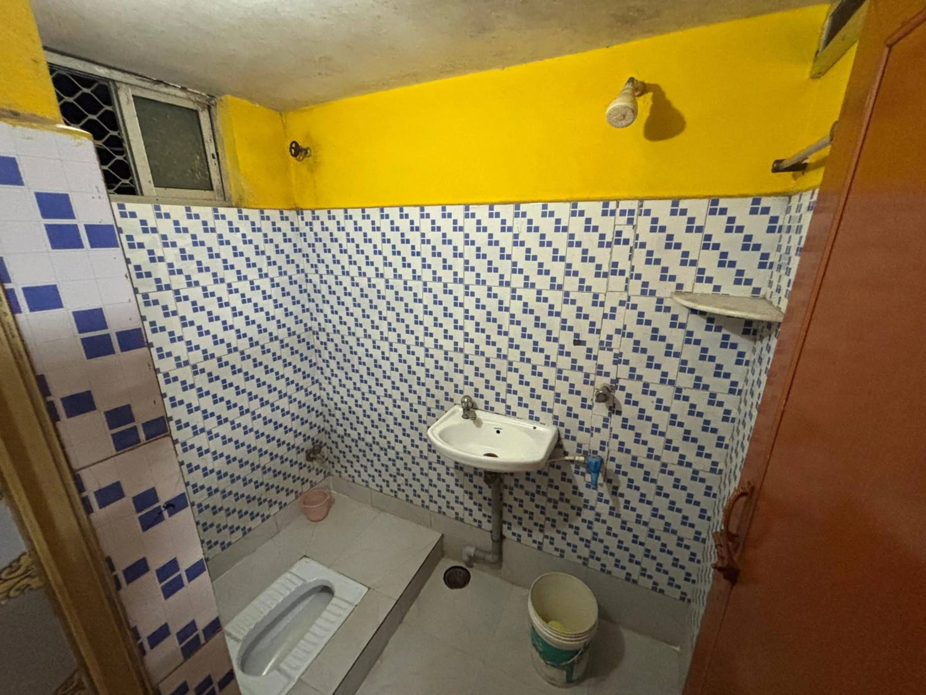 Bathroom in Jagannath Guest House