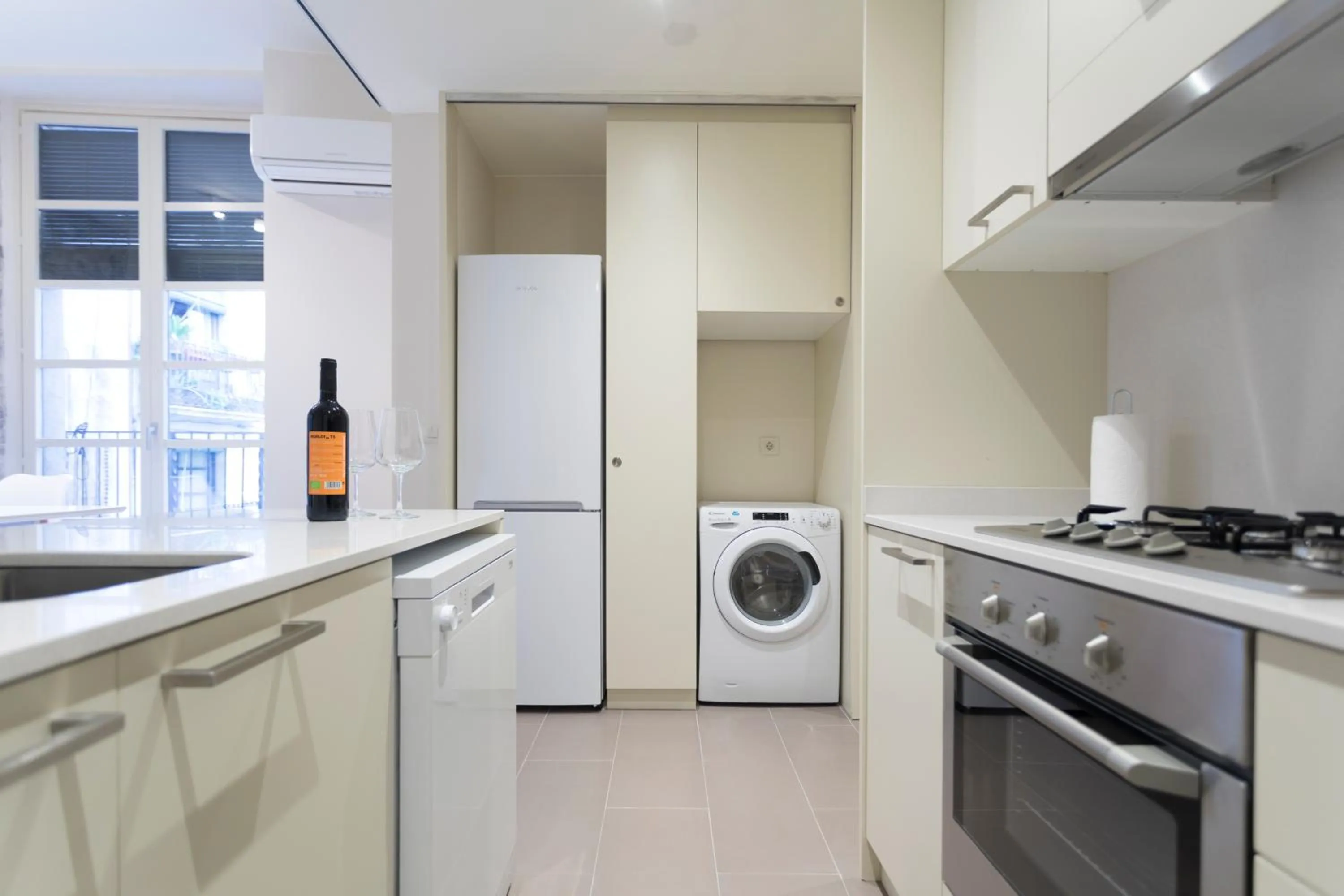 Kitchen or kitchenette in Bravissimo Cort Reial-1A