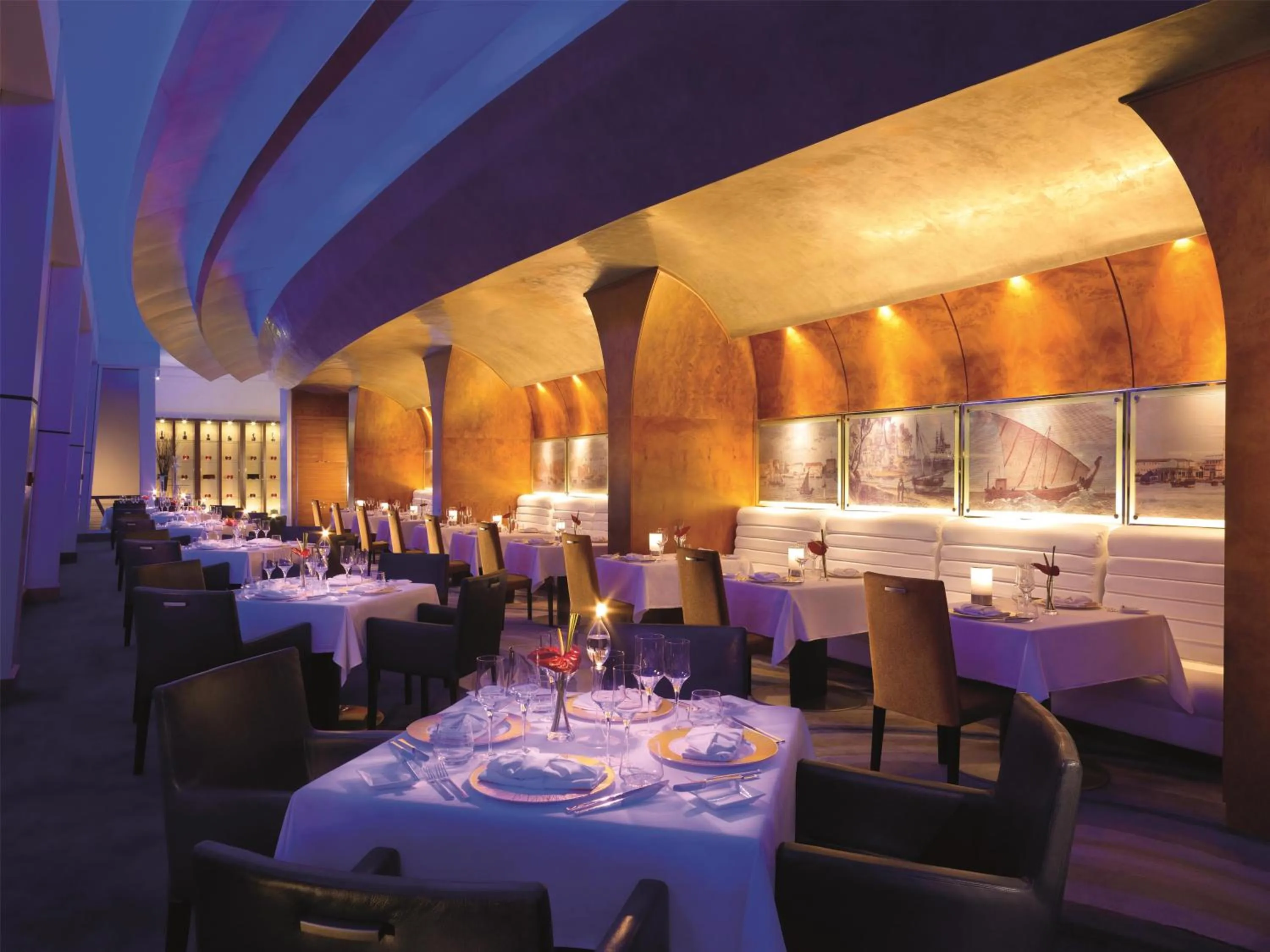 Restaurant/places to eat in Al Husn Hotel Muscat