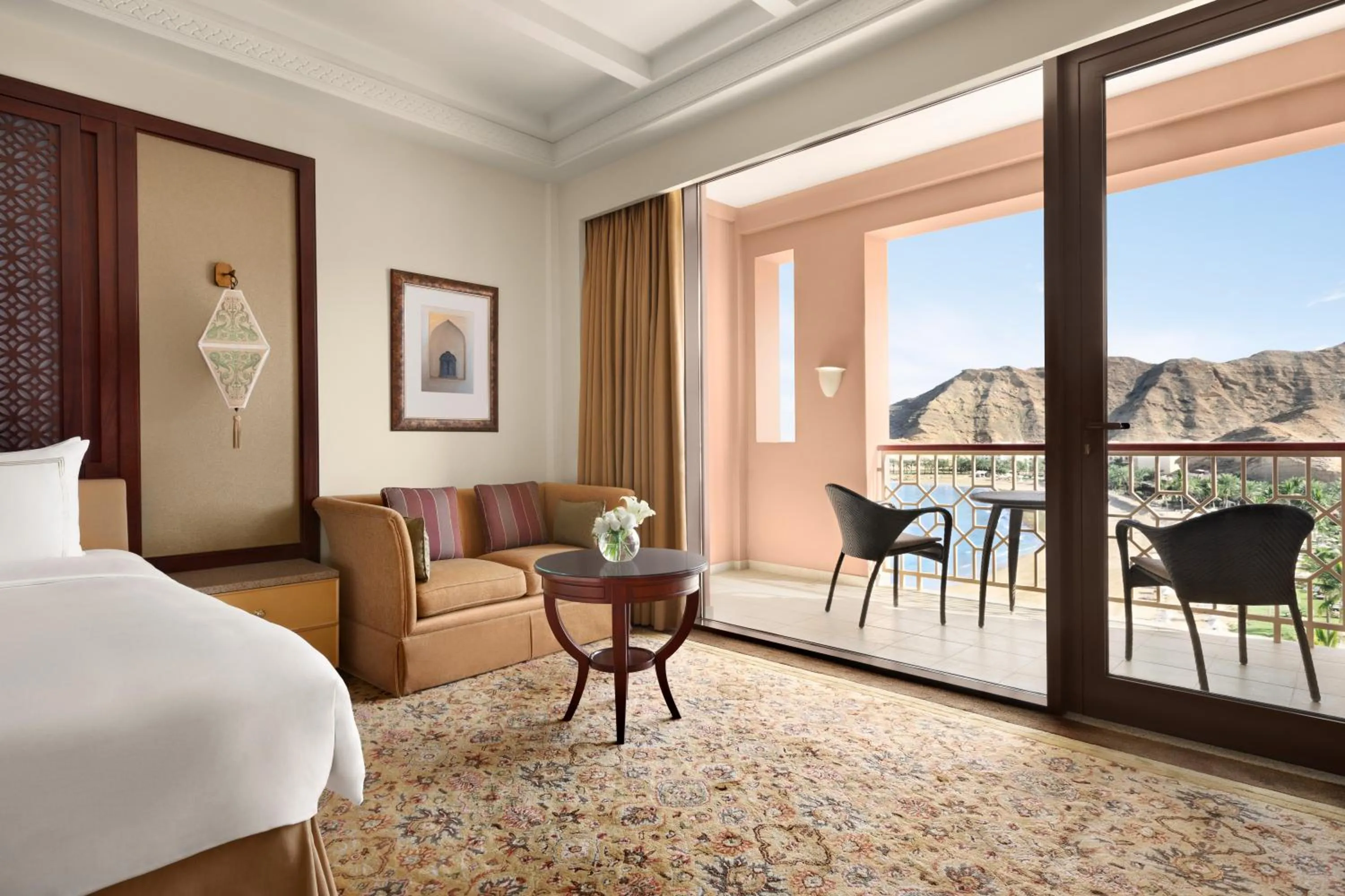 Sea view, Bed in Shangri-La Al Husn, Muscat - Adults Only Resort