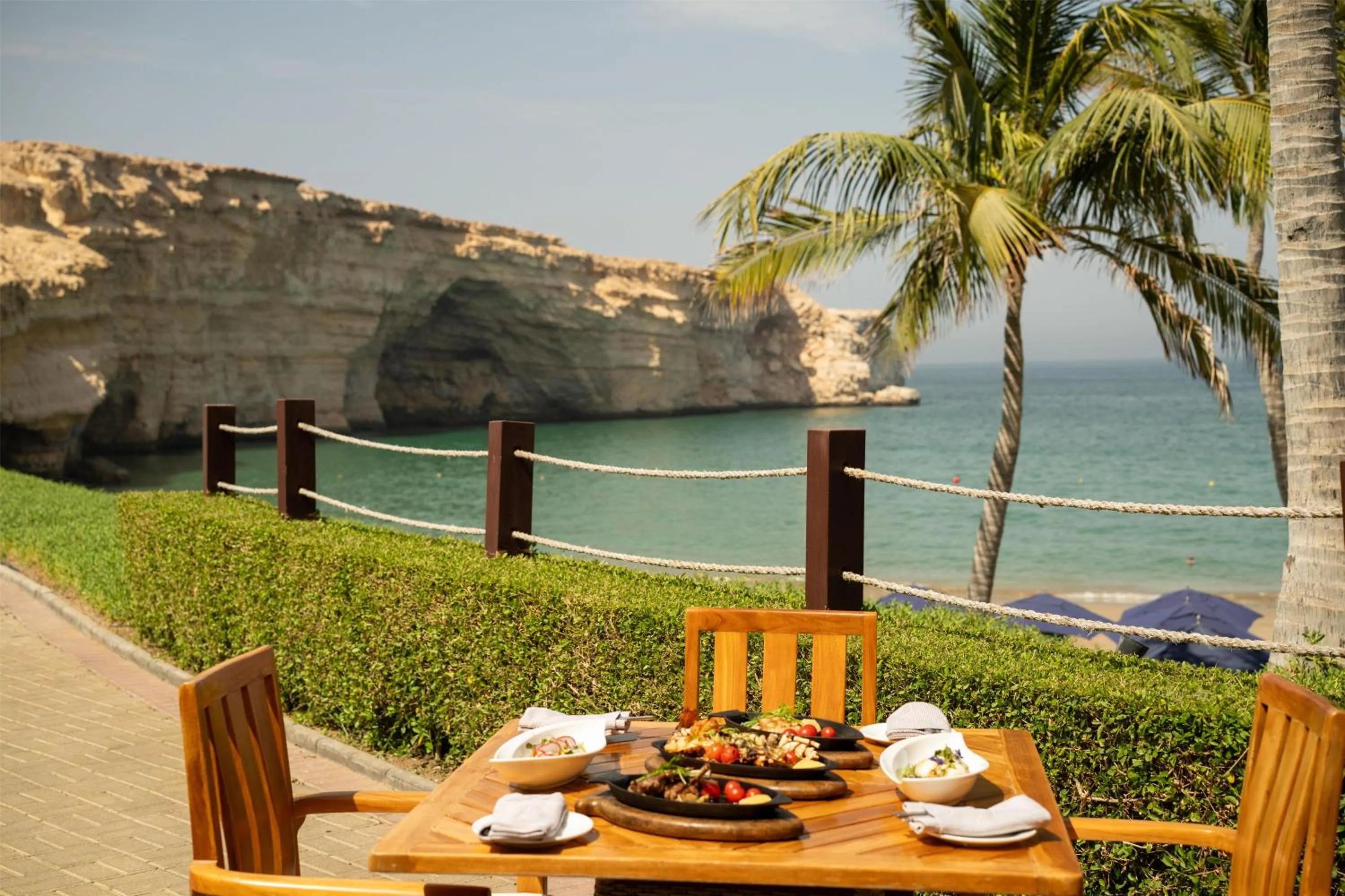 Restaurant/places to eat in Al Husn Hotel Muscat