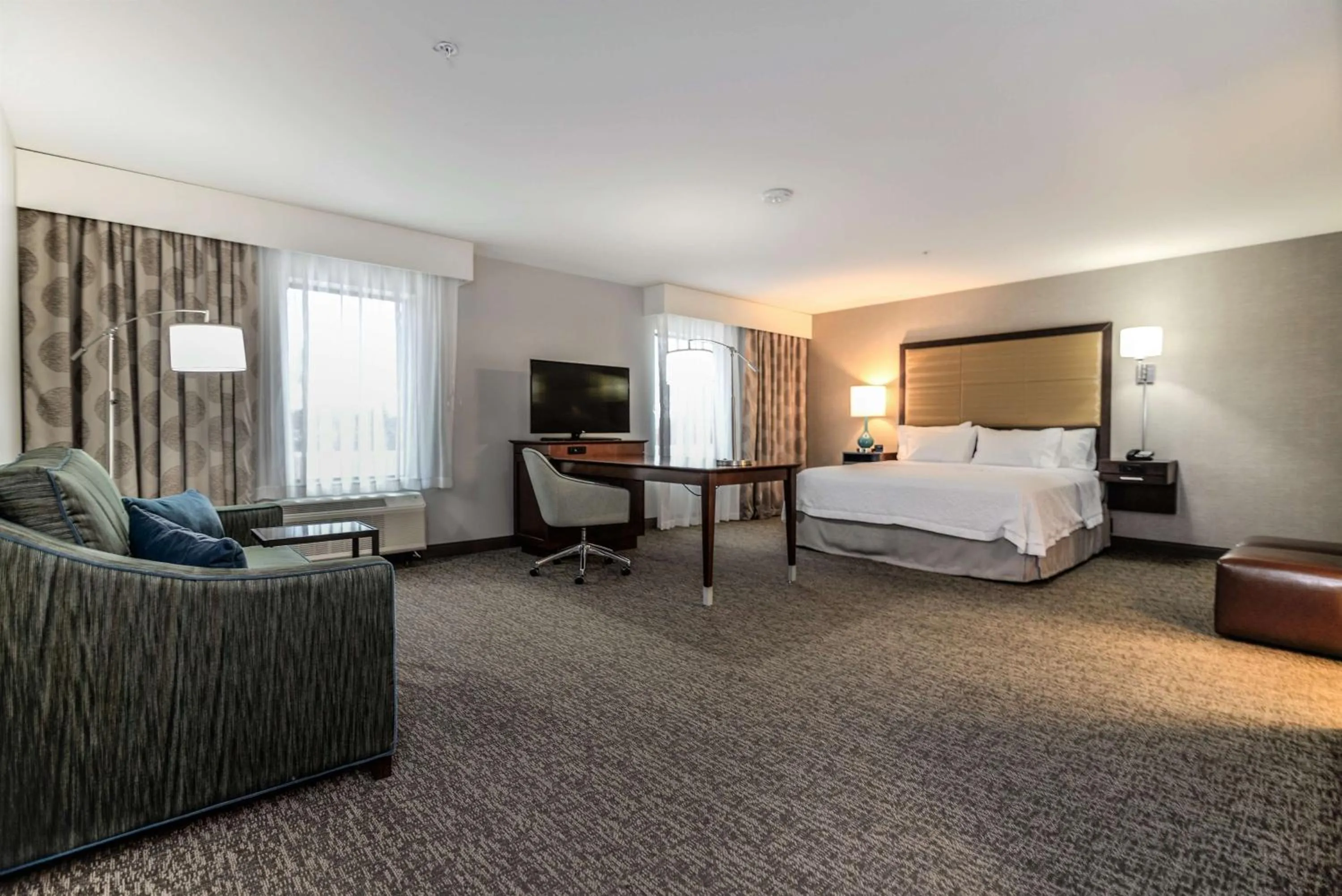 Bedroom, Bed in Hampton Inn Brighton Mi