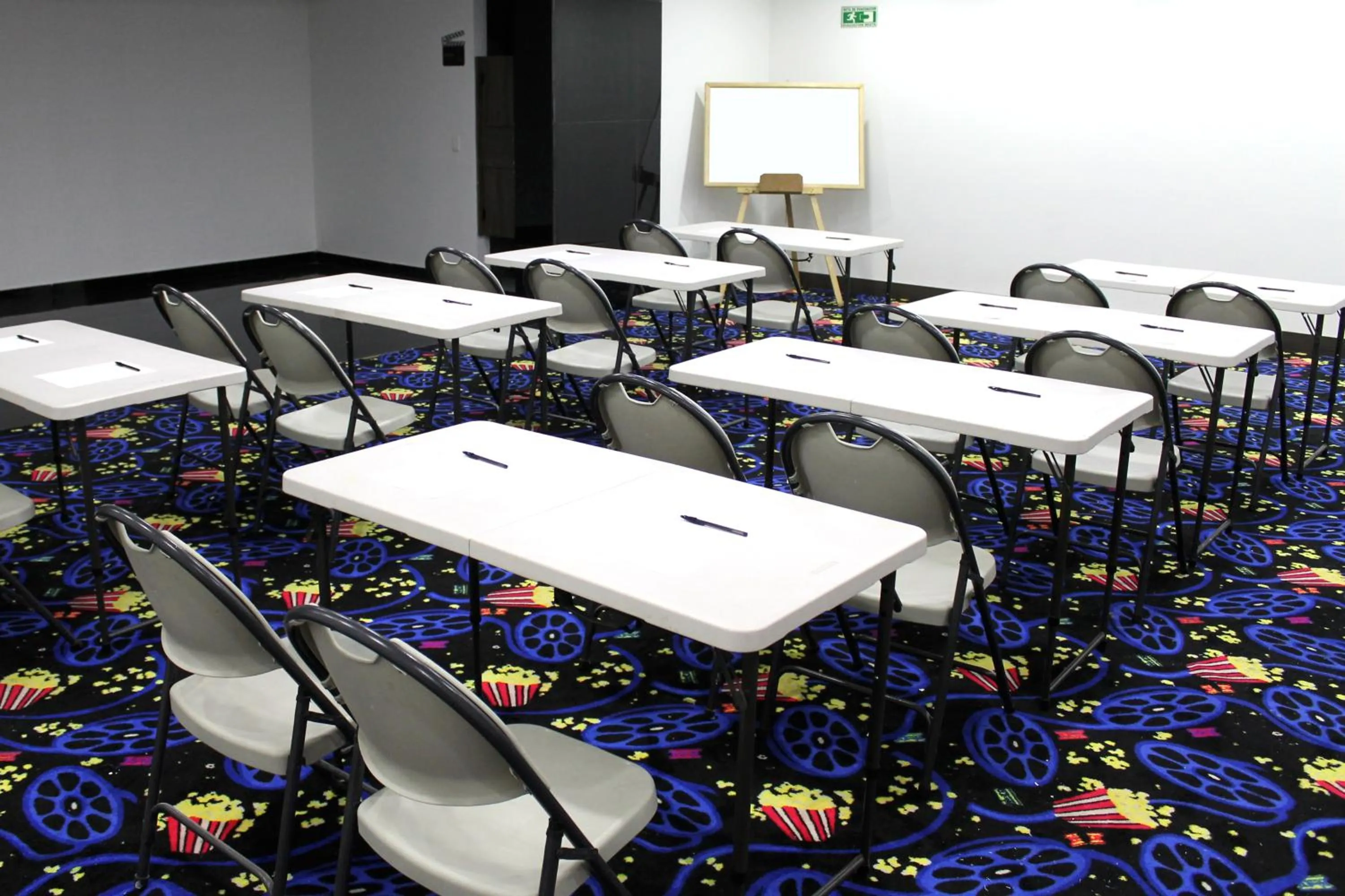 Meeting/conference room in De Película Hotel