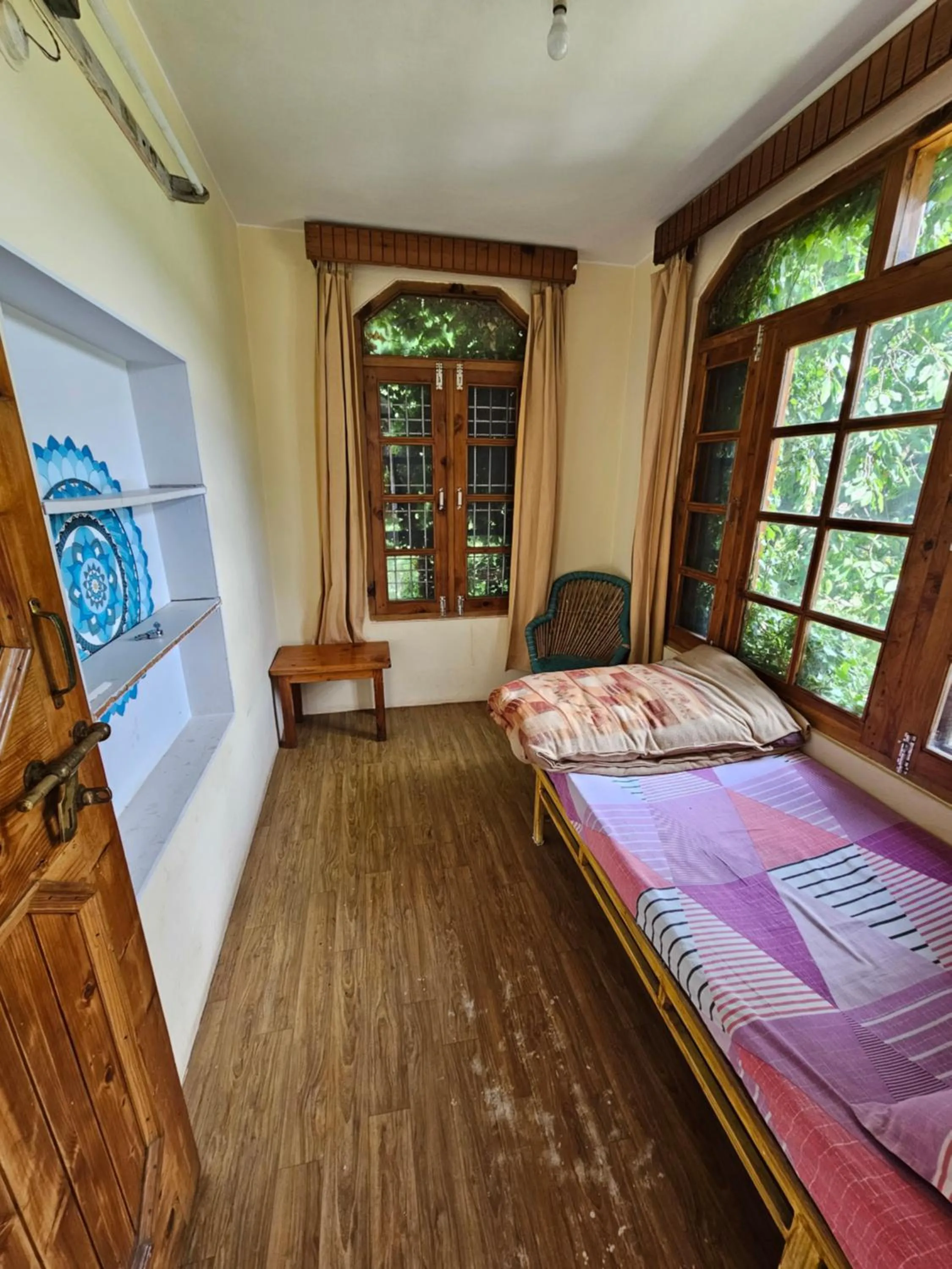 Budget Single Room in Orchards House - The Hidden Tribe