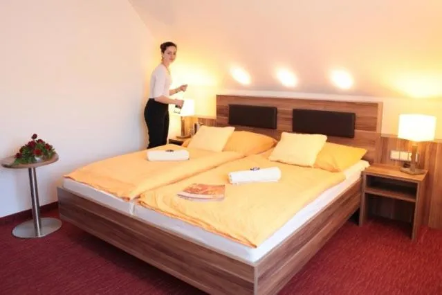 Photo of the whole room, Bed in Hotel Restaurant Zum Hollengrund