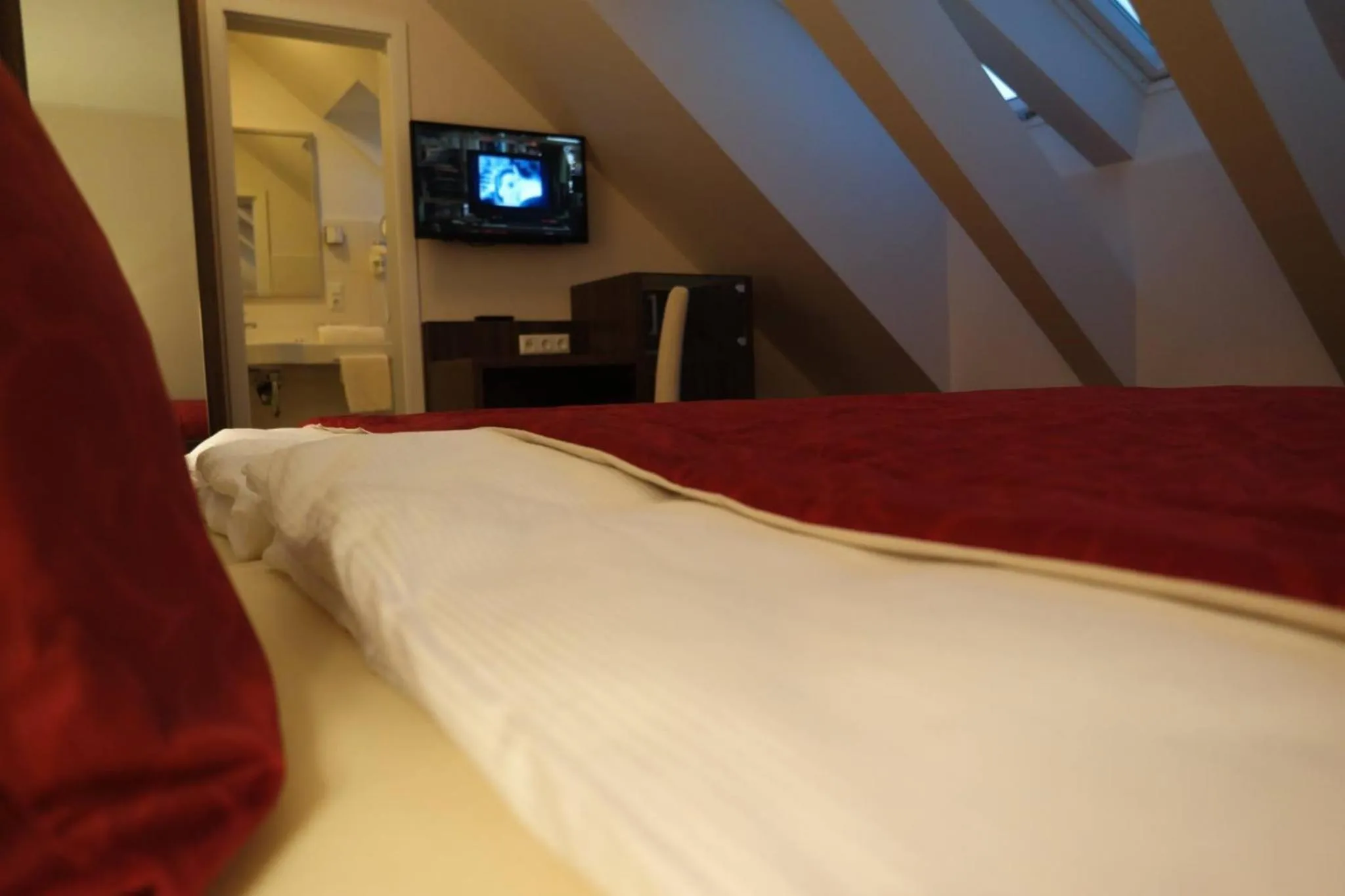 Photo of the whole room, Bed in Hotel Restaurant Zum Hollengrund