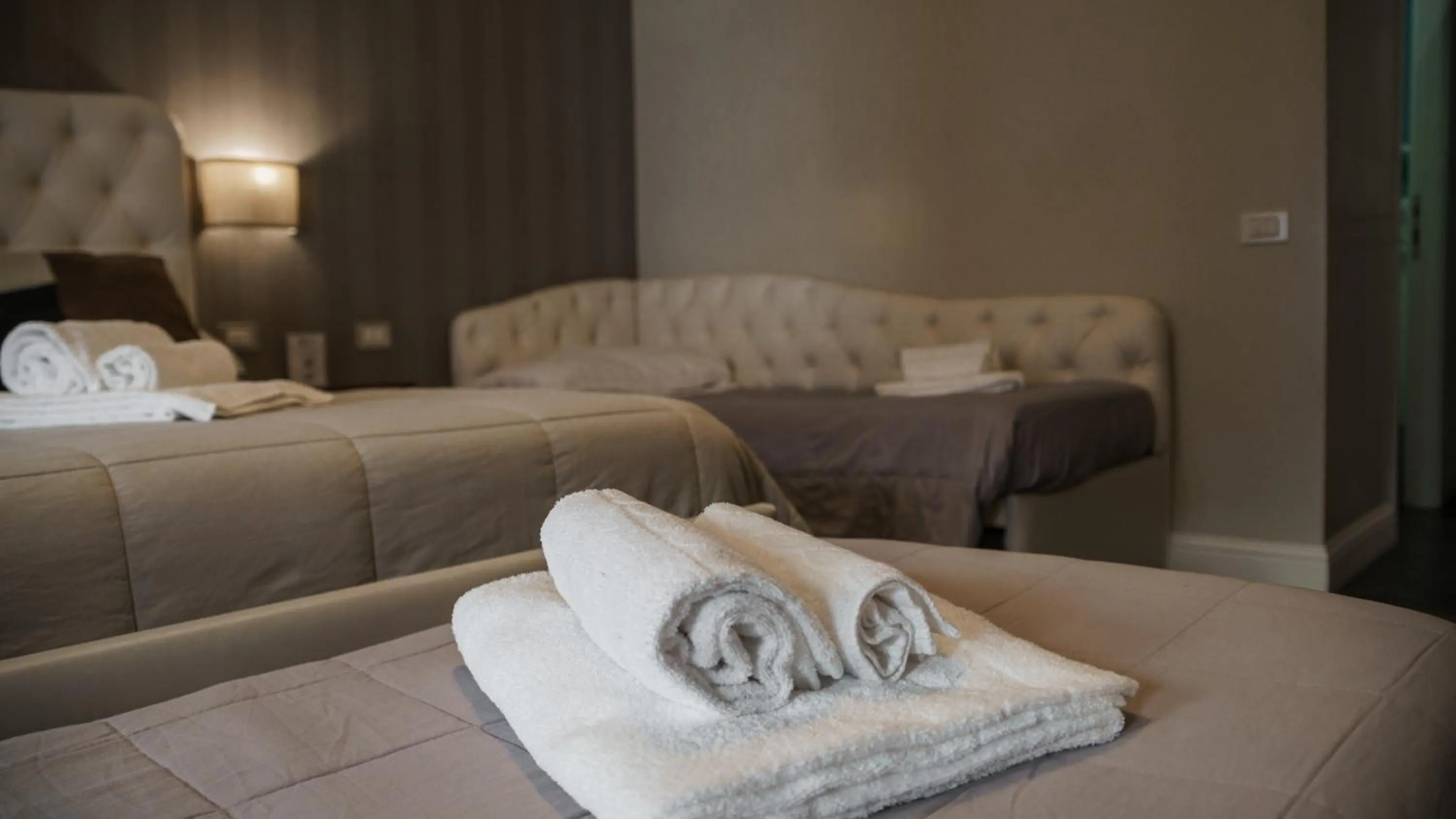 Photo of the whole room, Bed in Residenza Roma Imperiale