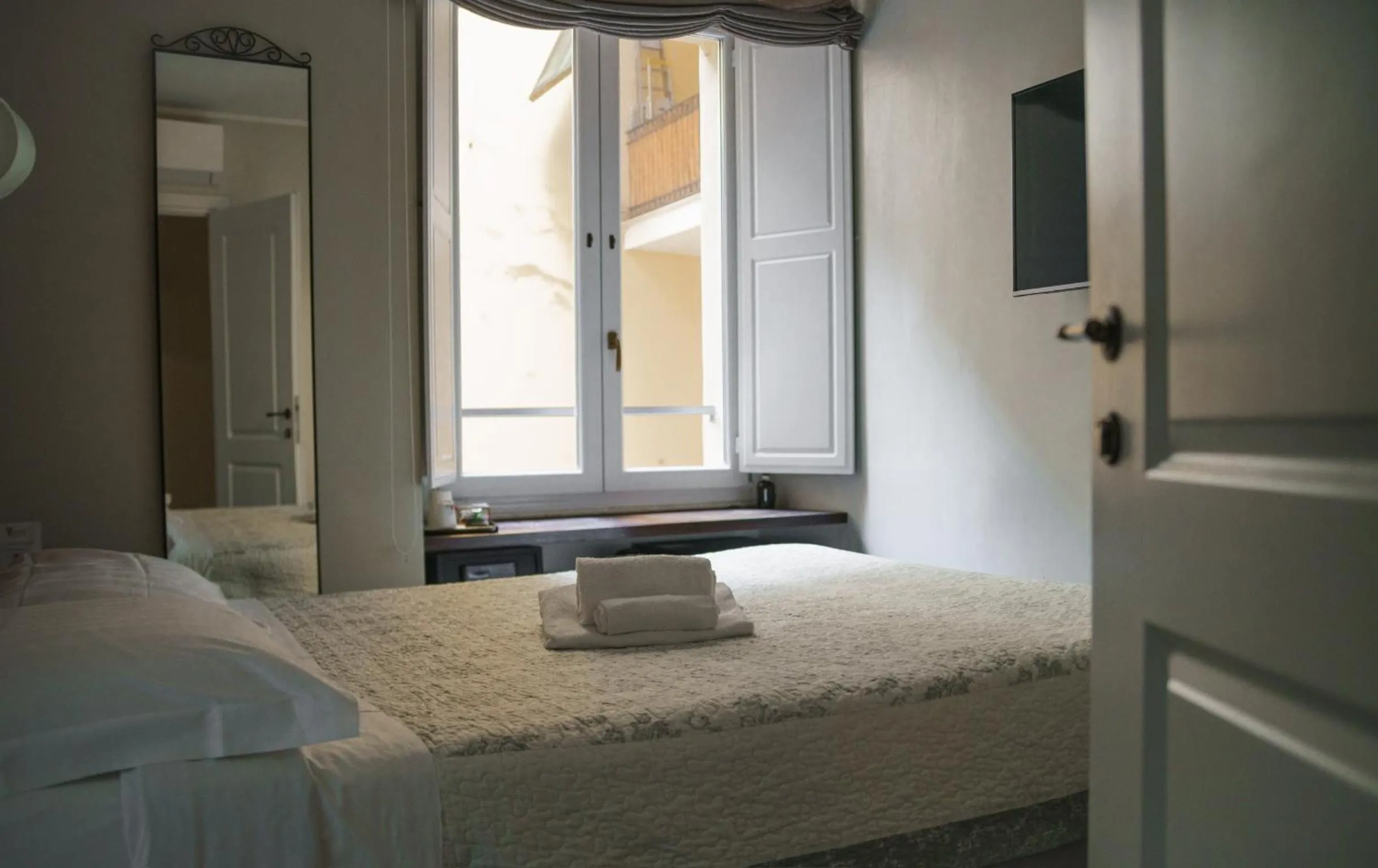 Photo of the whole room, Bed in Residenza Roma Imperiale