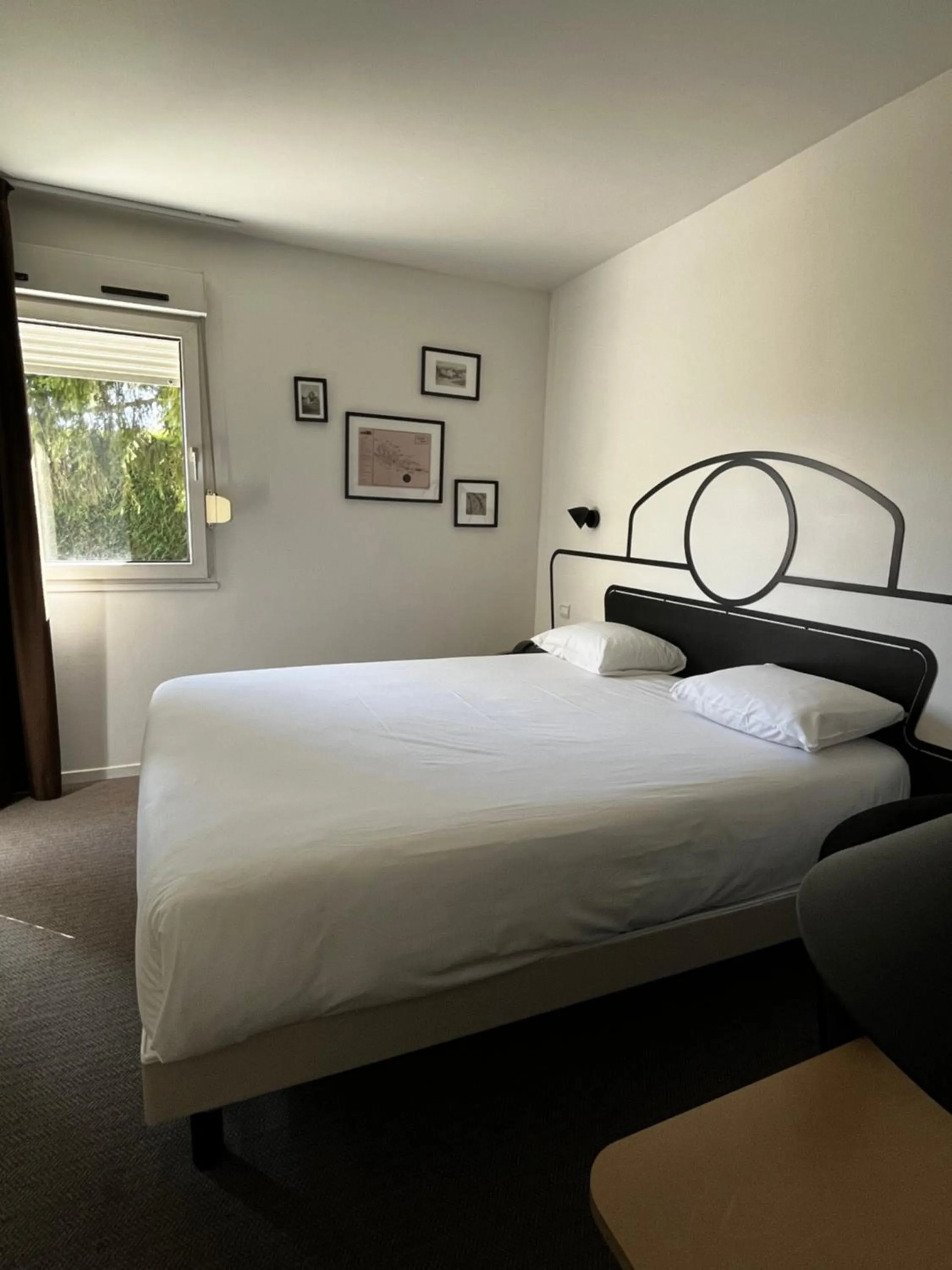 Bed in Kyriad Nuits Saint Georges Dijon Sud