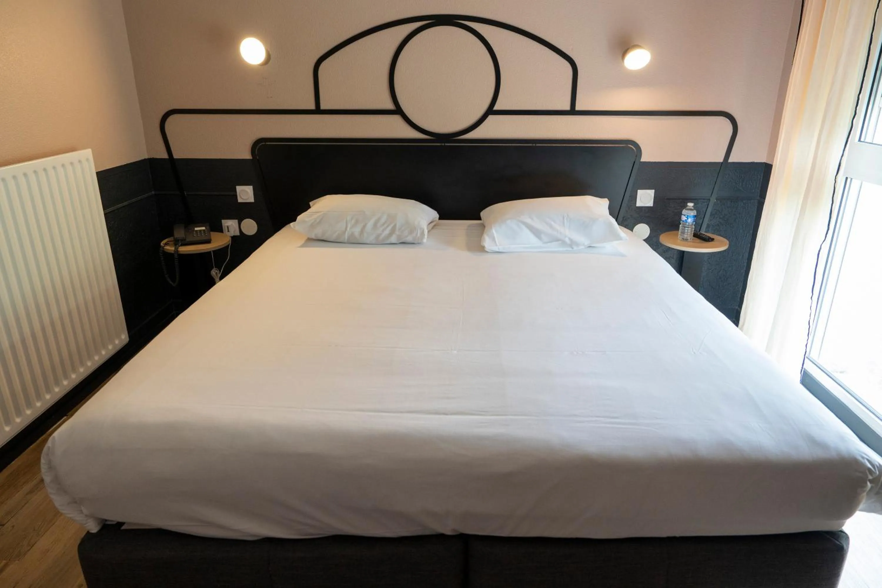 Bed in Kyriad Nuits Saint Georges Dijon Sud