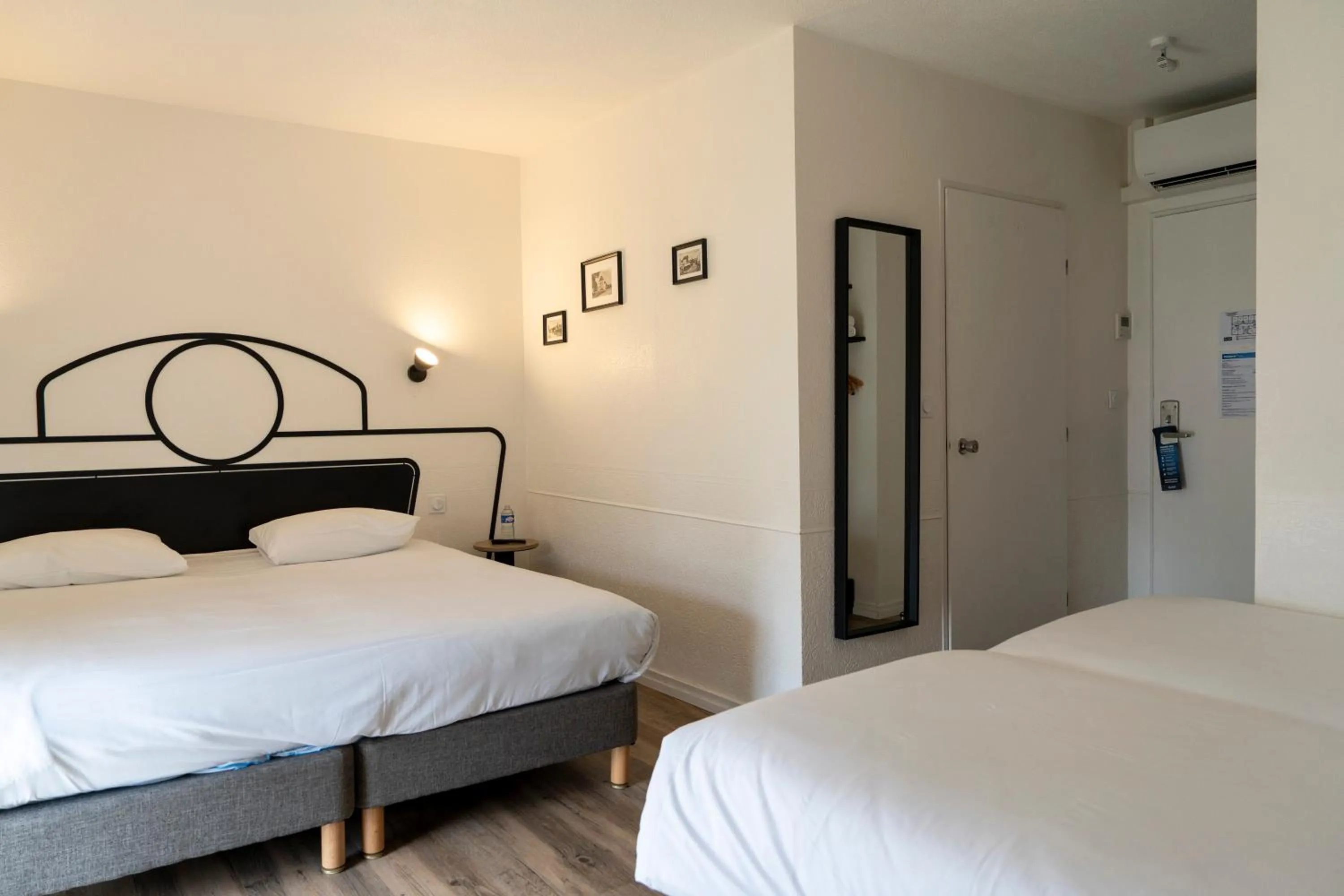 Bed in Kyriad Nuits Saint Georges Dijon Sud