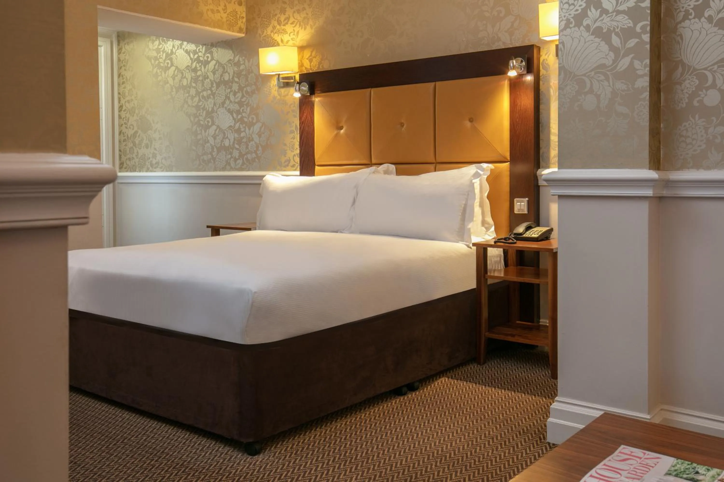 Bed in Norton Park Hotel, Spa & Manor House - Winchester