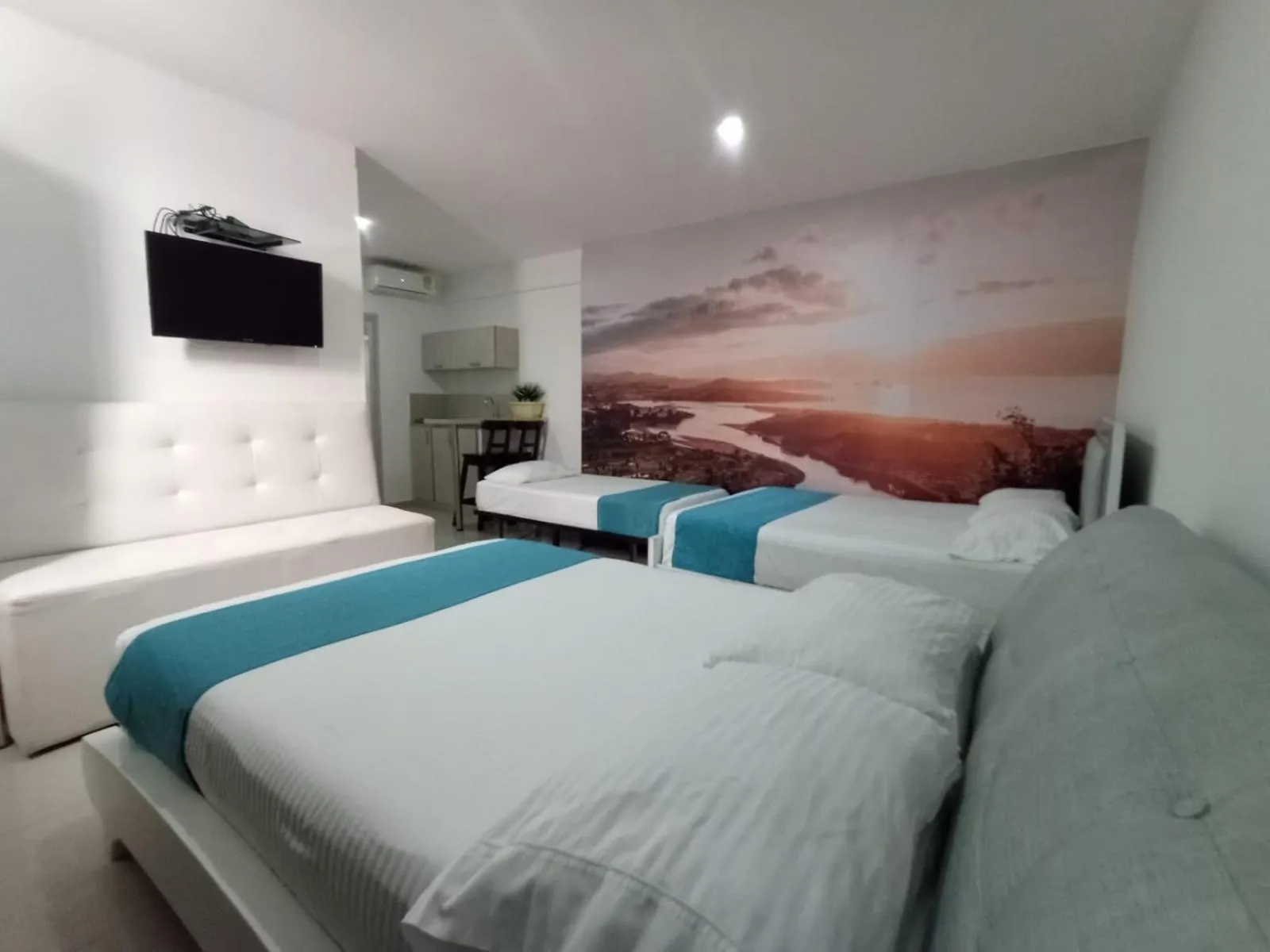 Bed in Hotel Granada Loft