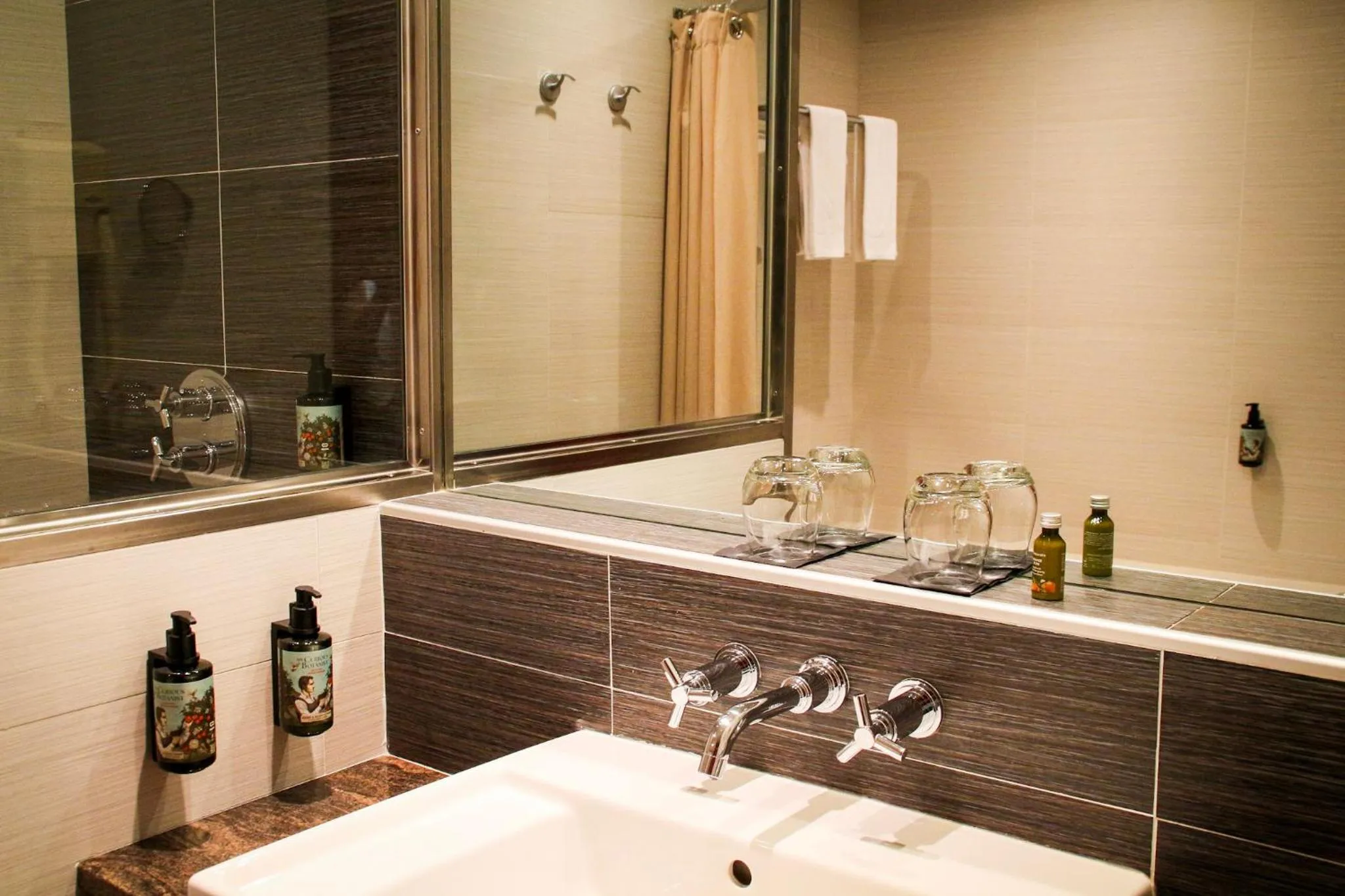 Bathroom in Hôtel La Riviera Victoria