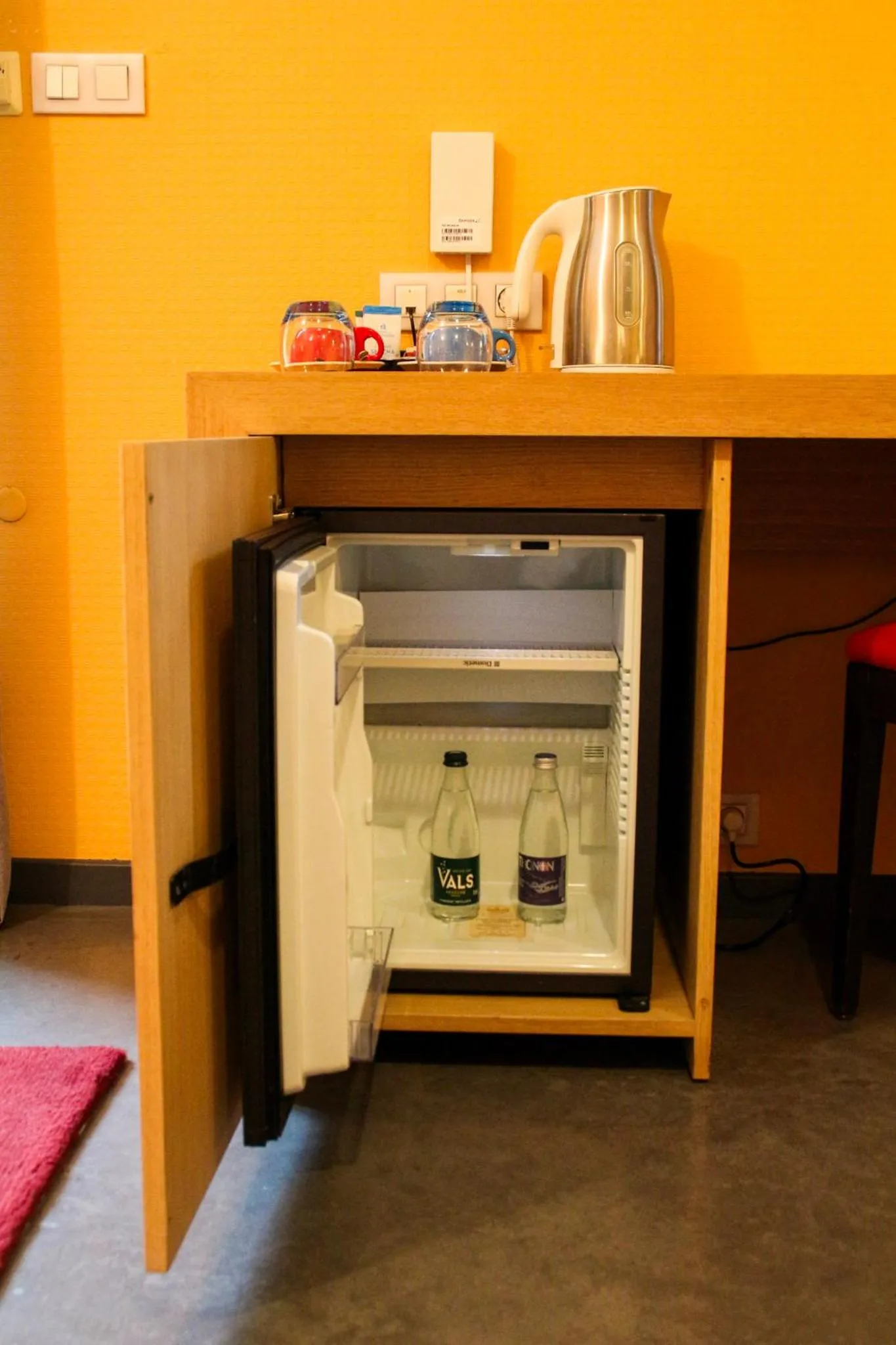 TV and multimedia in Hôtel La Riviera Victoria