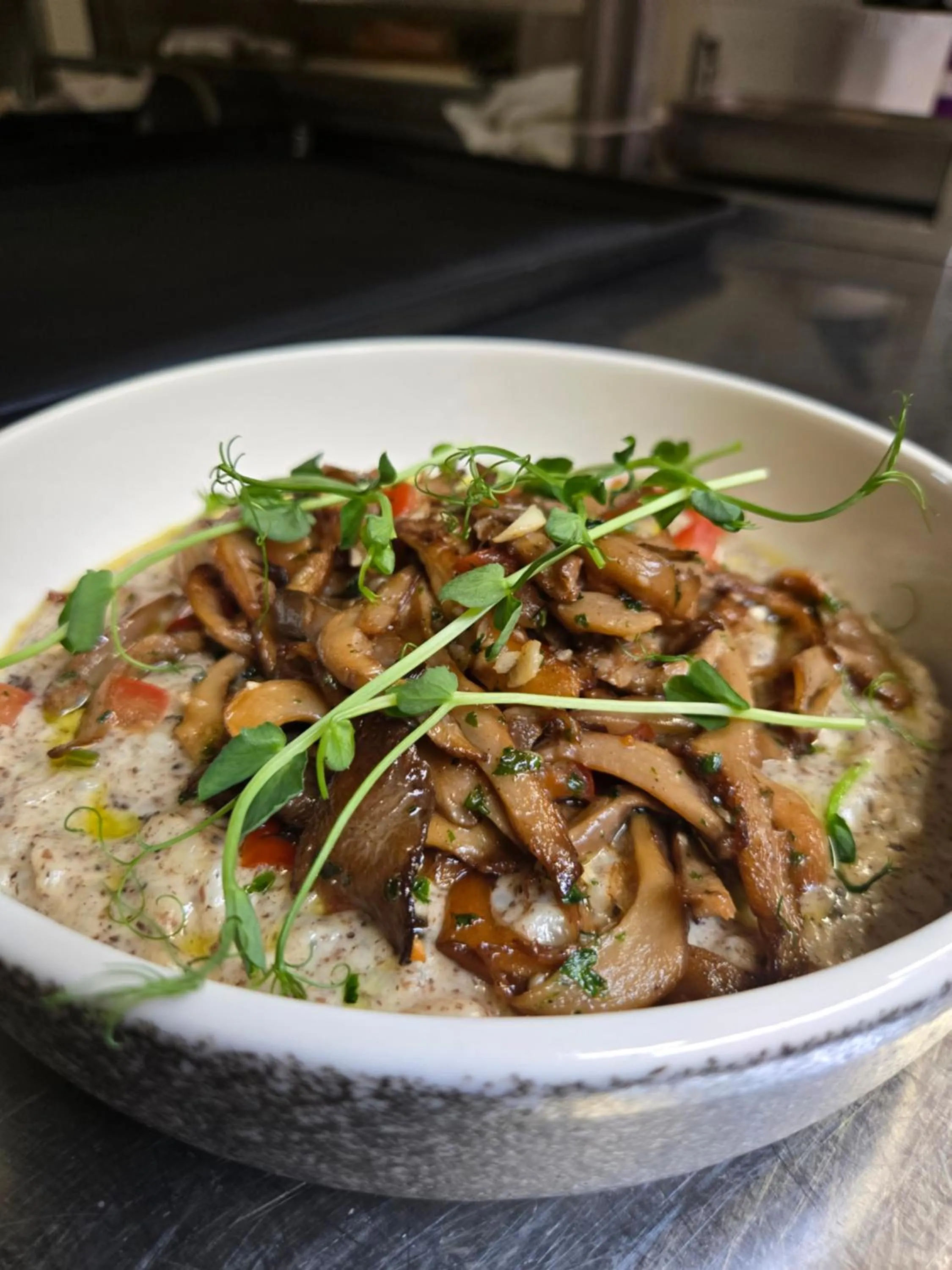 Food and drinks in Hôtel La Riviera Victoria