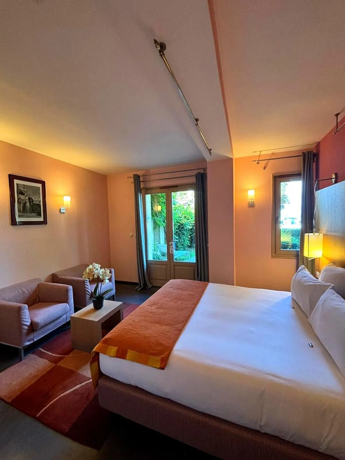 Bed in Hôtel La Riviera Victoria