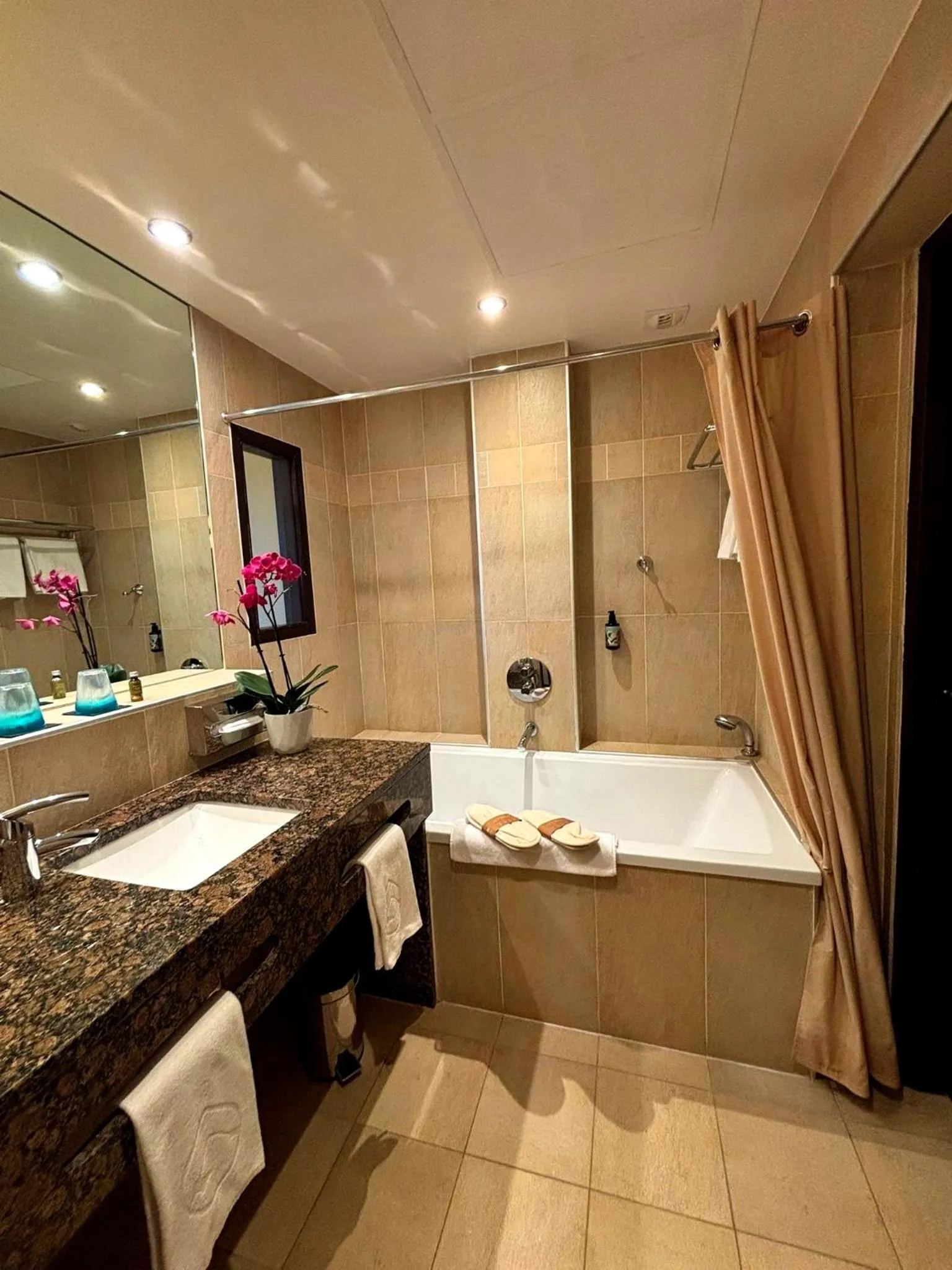 Bathroom in Hôtel La Riviera Victoria