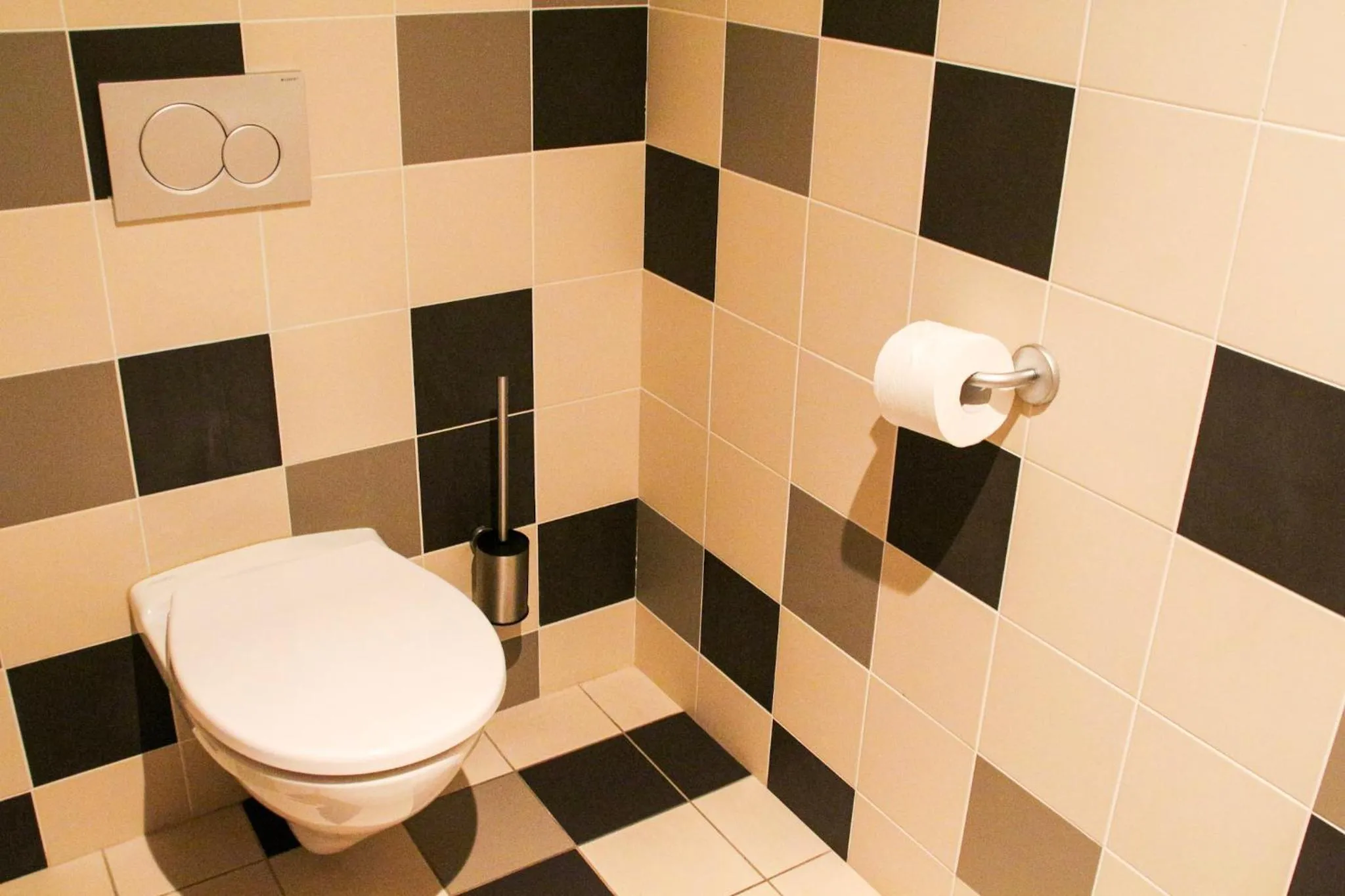 Toilet in Hôtel La Riviera Victoria