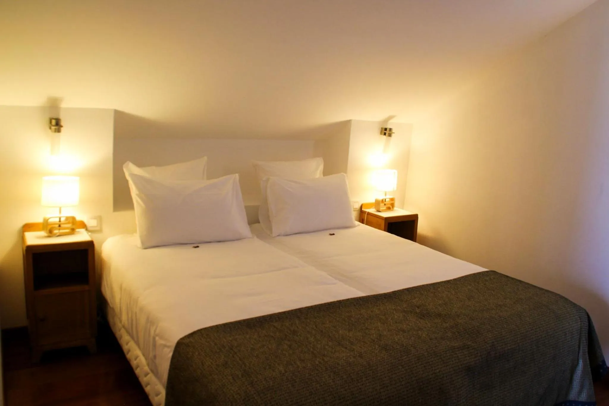 Bed in Hôtel La Riviera Victoria