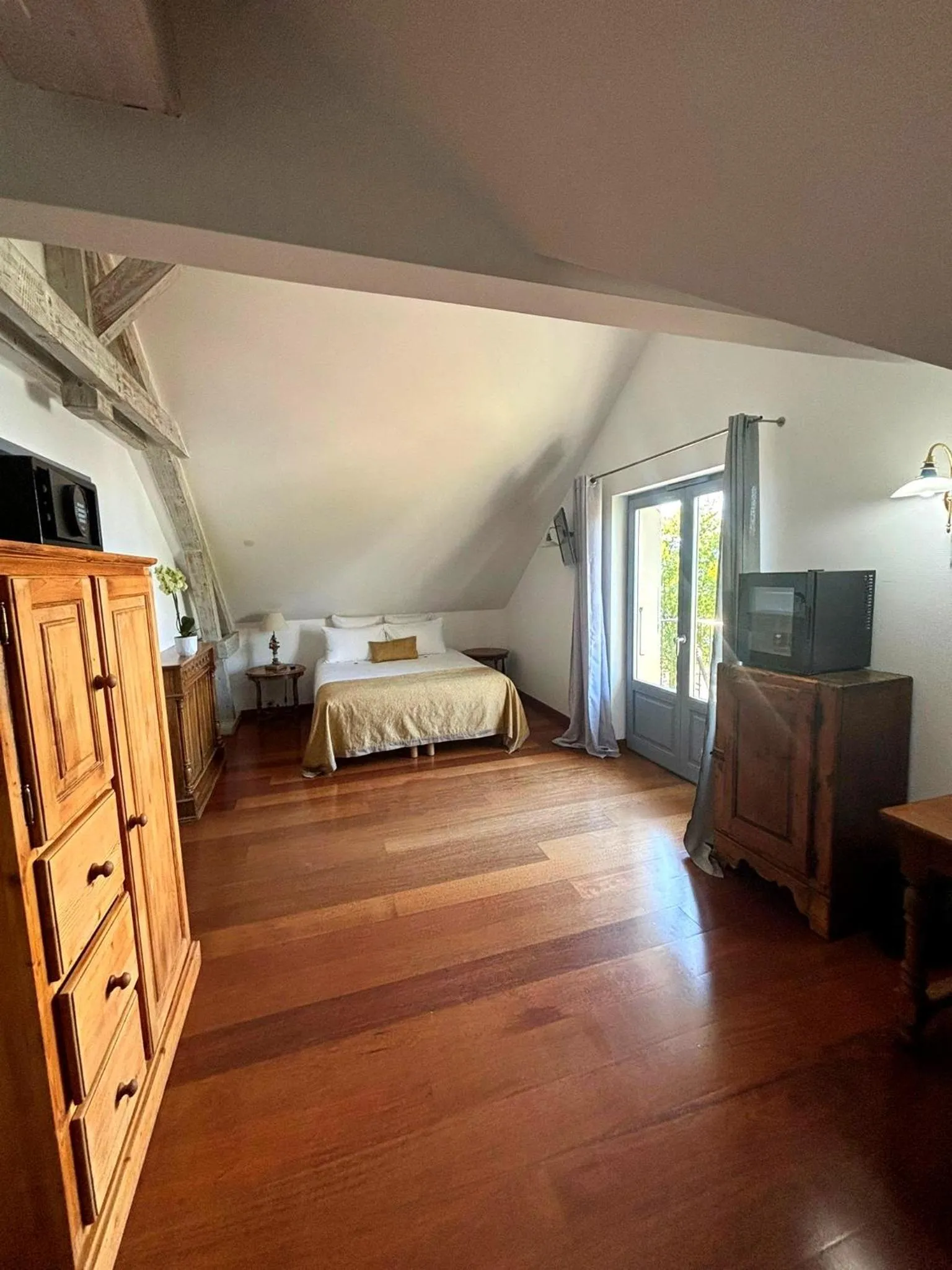 Bed in Hôtel La Riviera Victoria