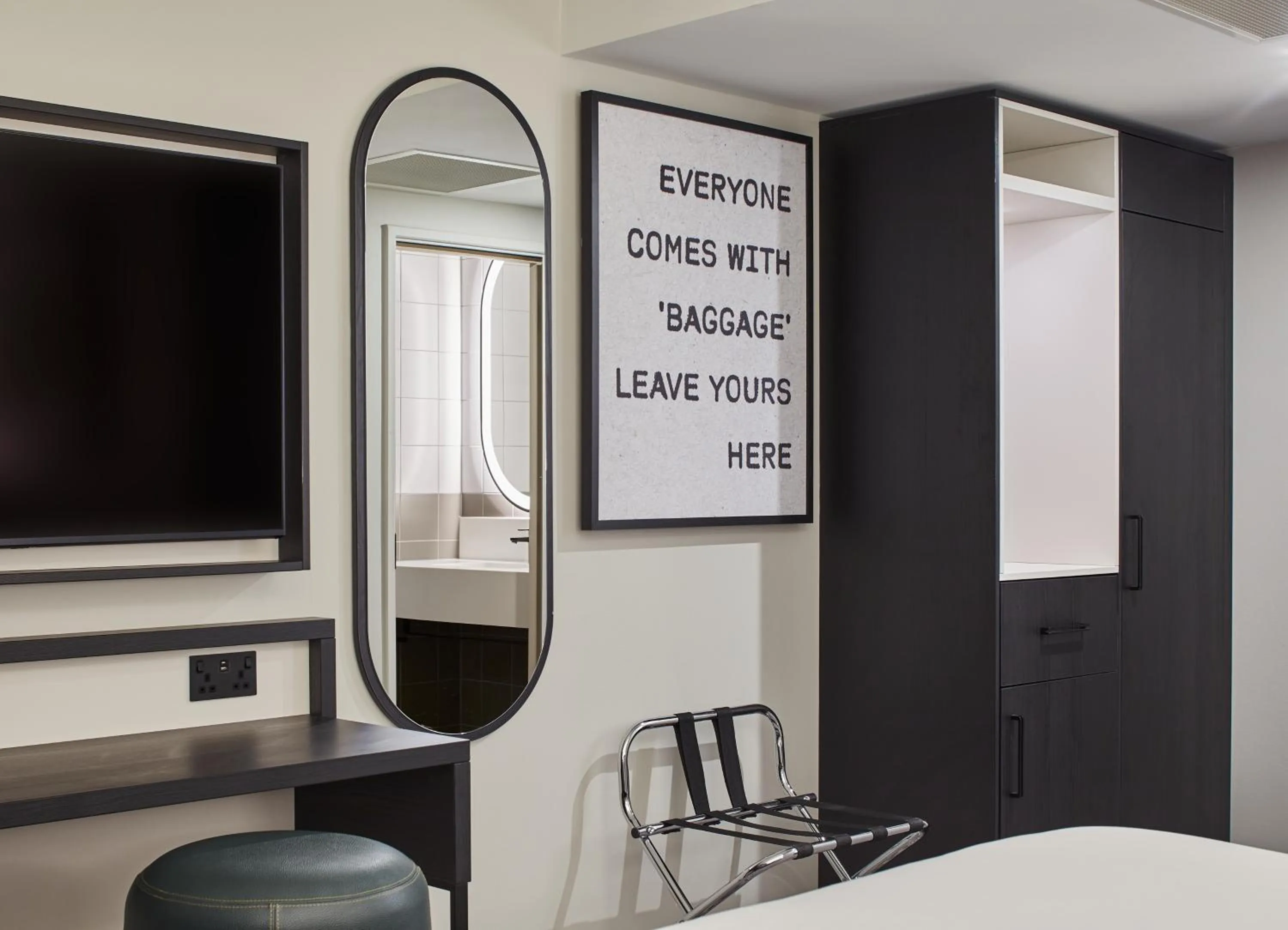 Bedroom in Leonardo Hotel Dublin Christchurch