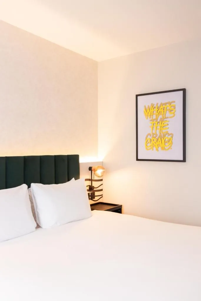 Bedroom, Bed in Leonardo Hotel Dublin Christchurch