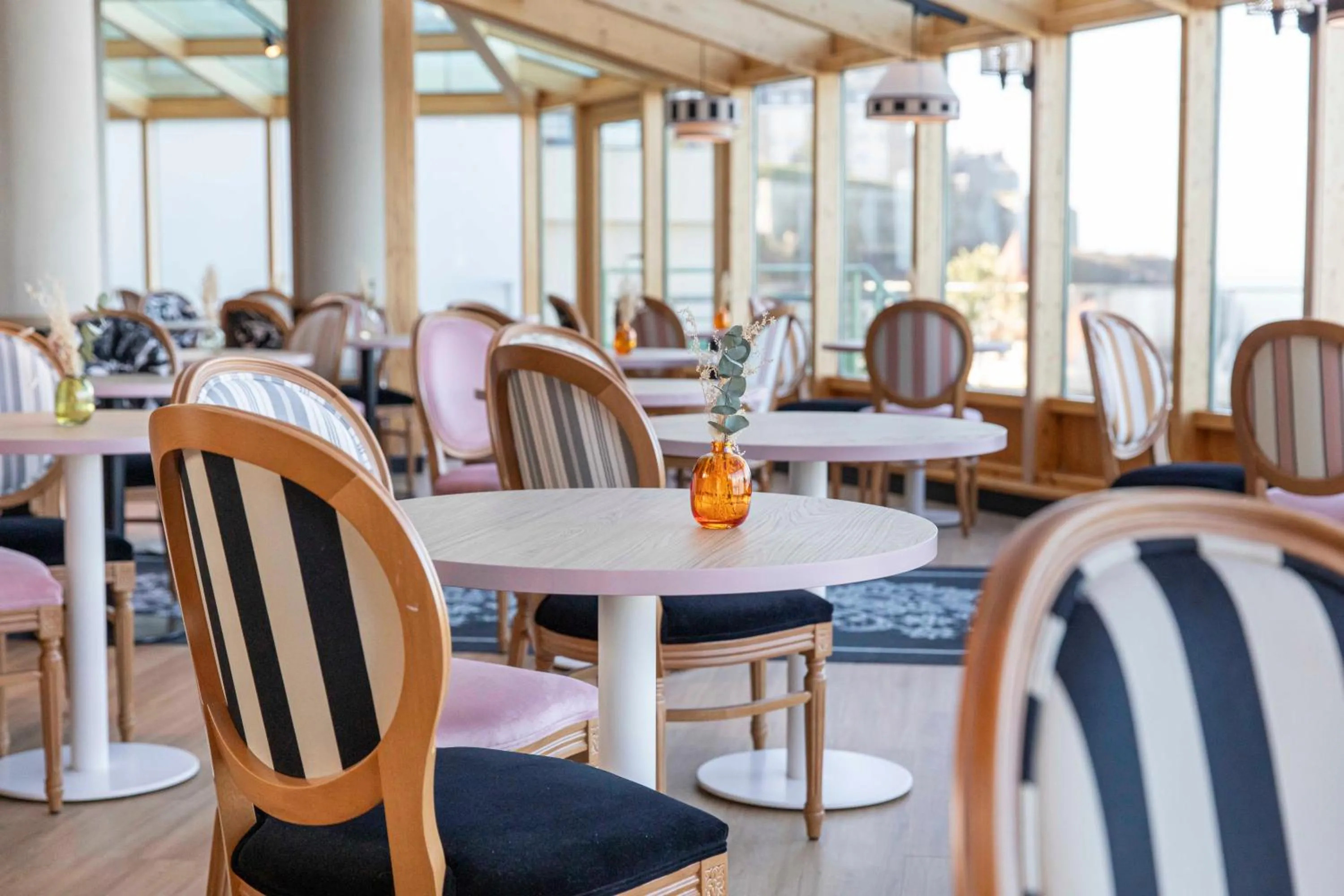 Restaurant/places to eat in Mercure Granville Le Grand Large