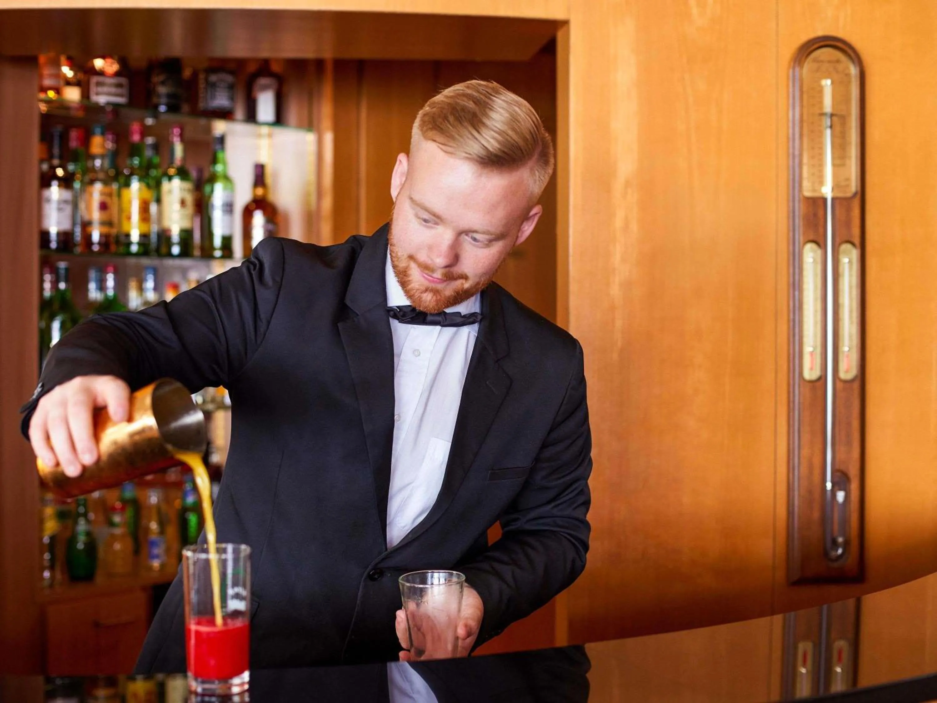 Lounge or bar in Mercure Granville Le Grand Large