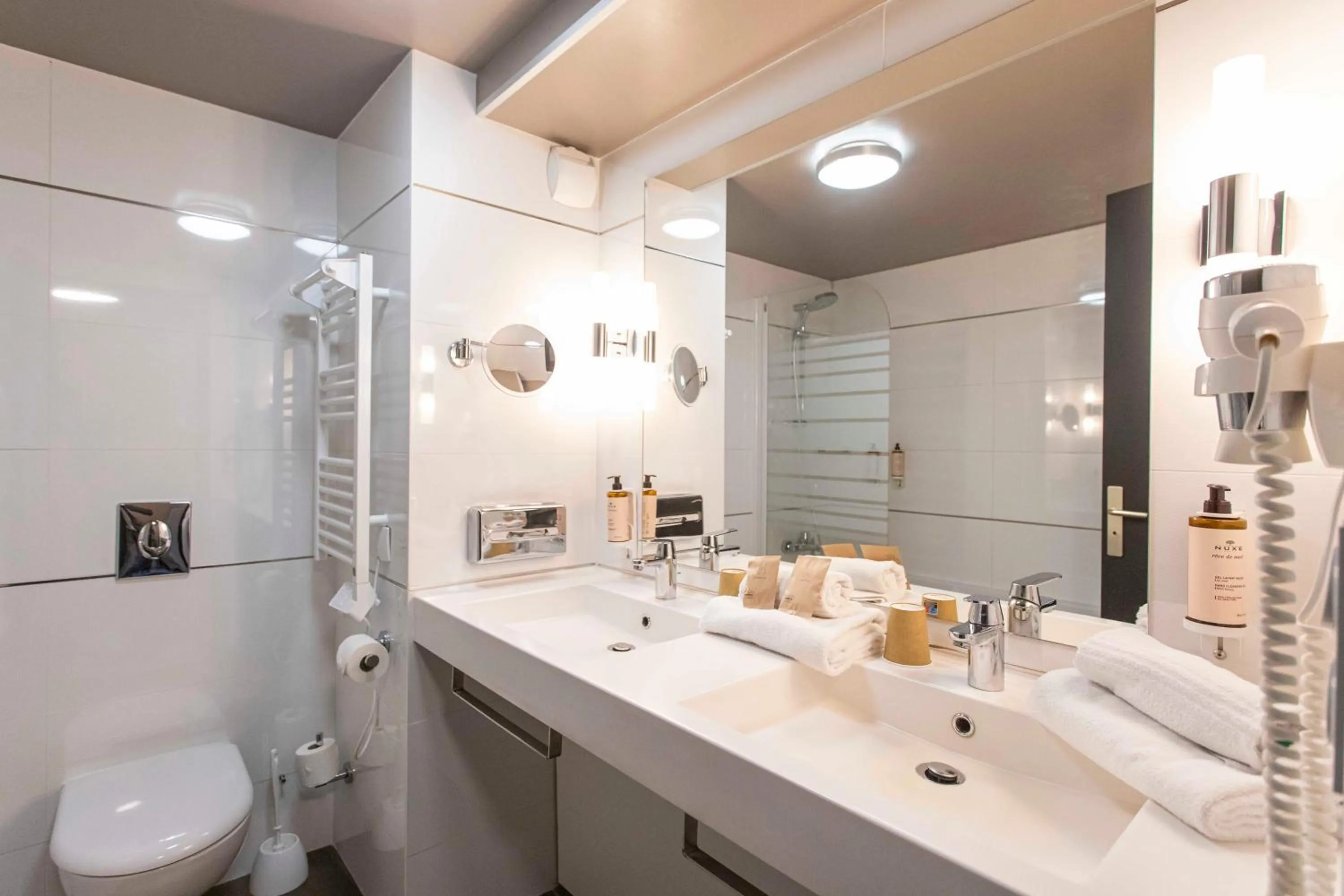 Bathroom in Mercure Granville Le Grand Large