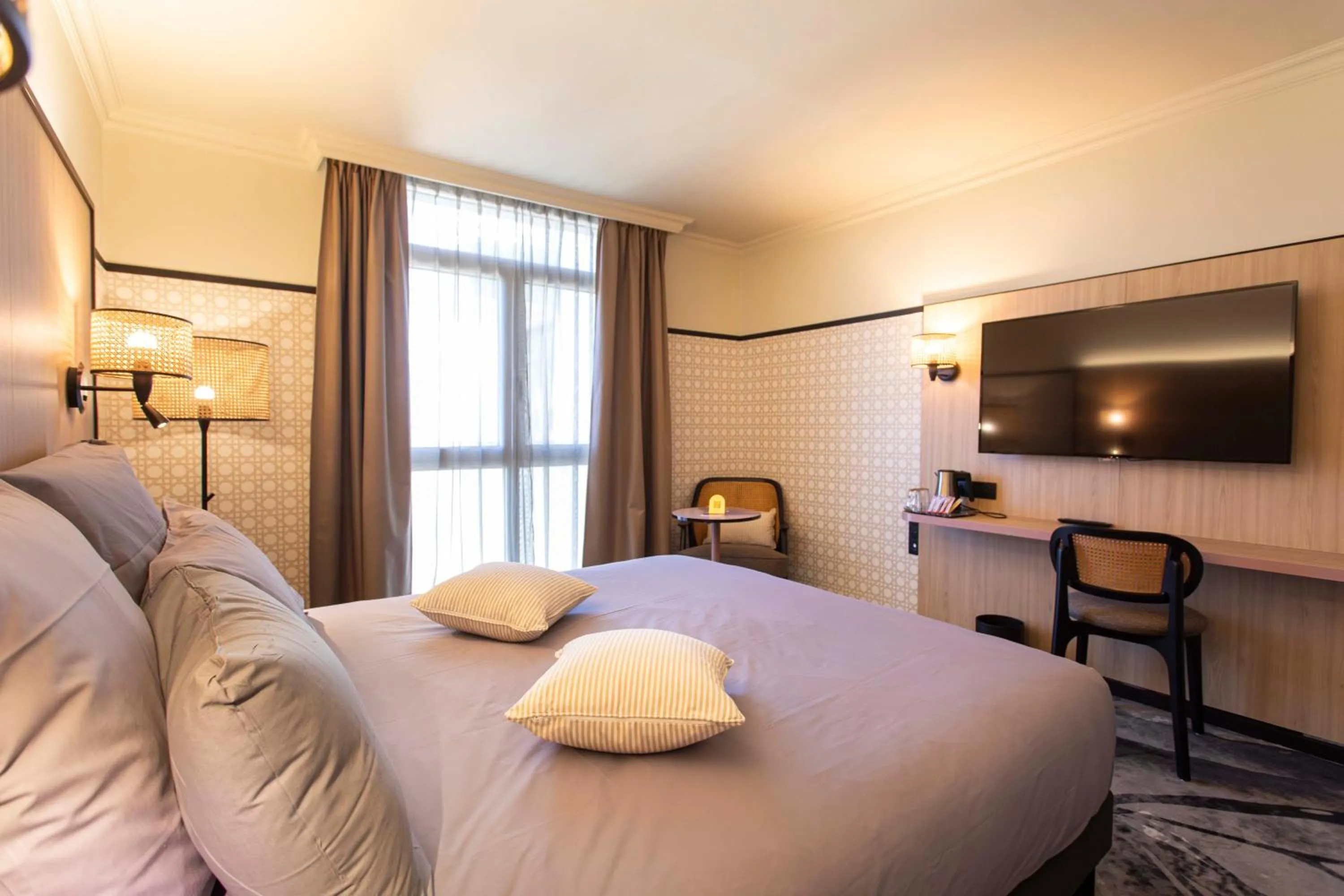 Bed in Mercure Granville Le Grand Large