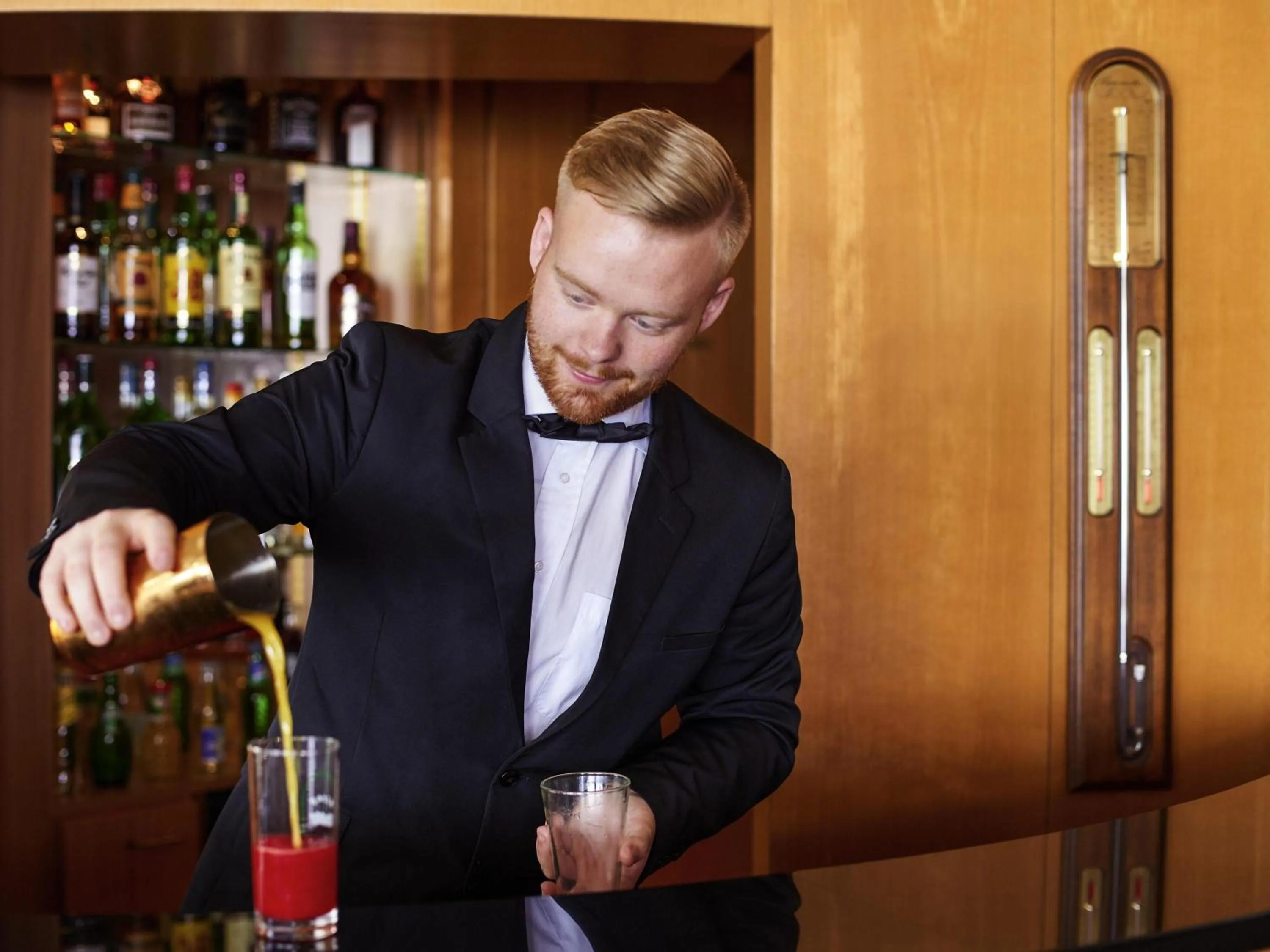 Lounge or bar in Mercure Granville Le Grand Large