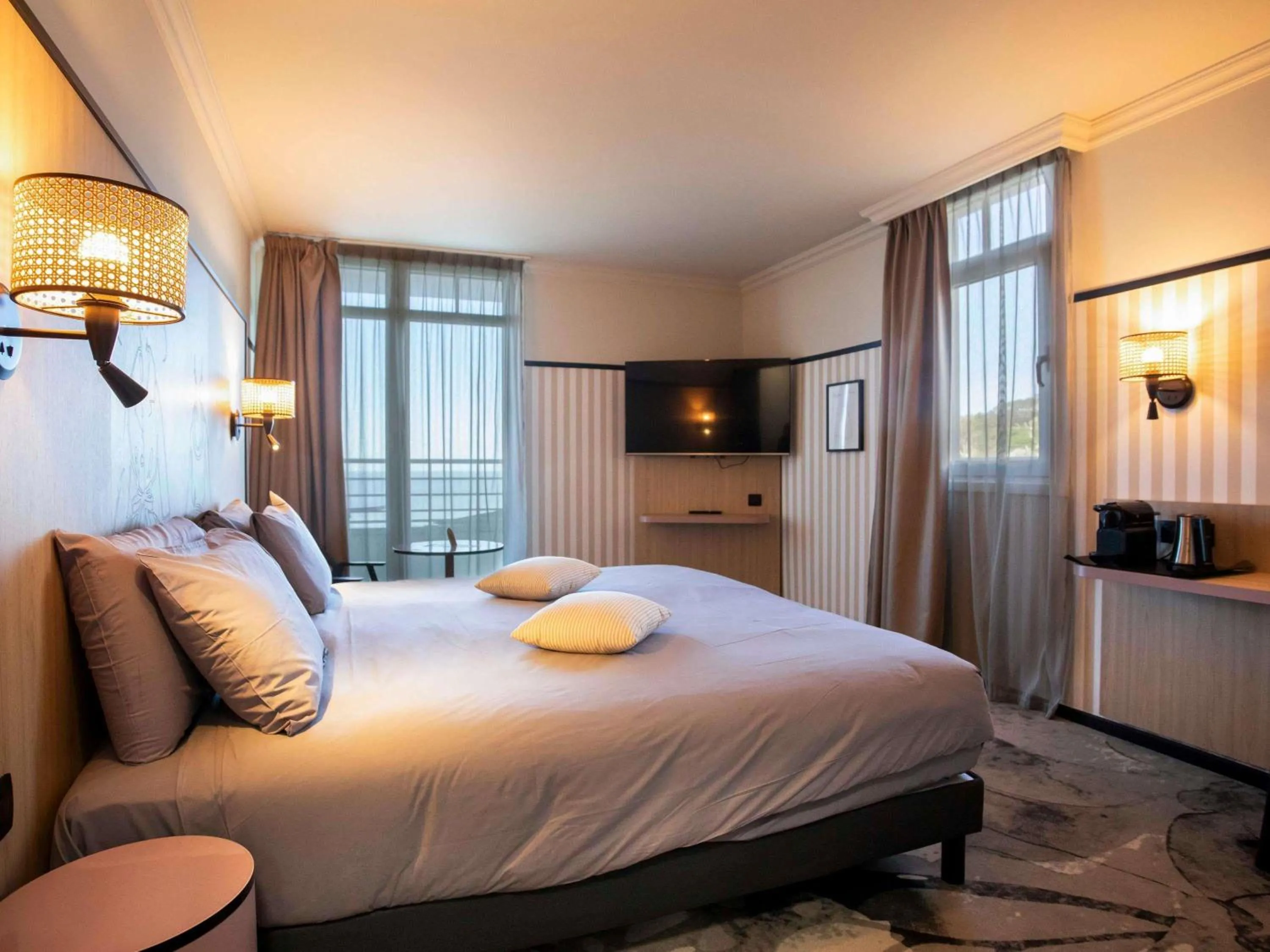 Bedroom, Bed in Mercure Granville Le Grand Large