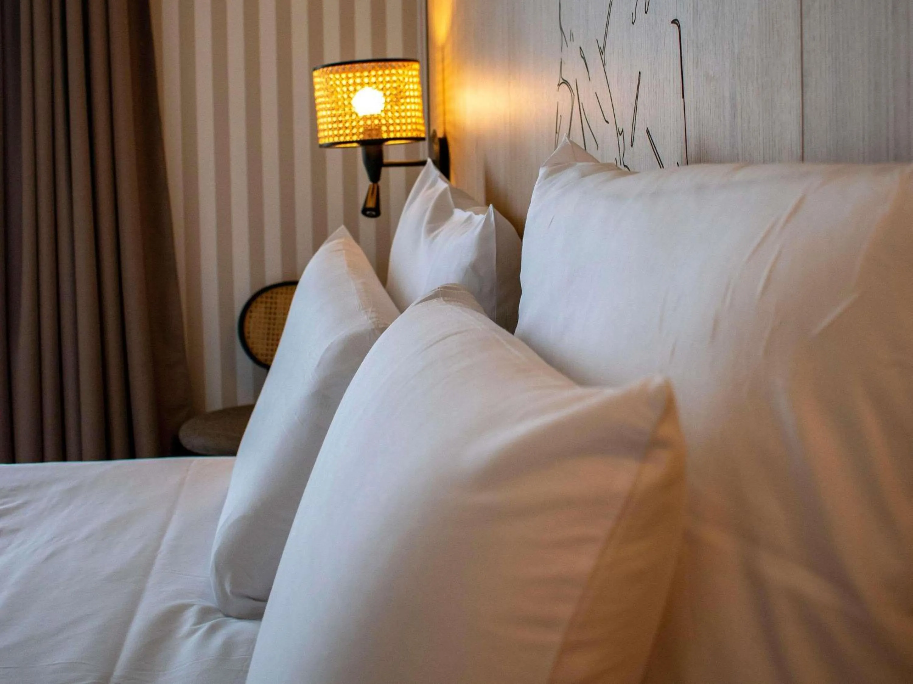 Bedroom, Bed in Mercure Granville Le Grand Large