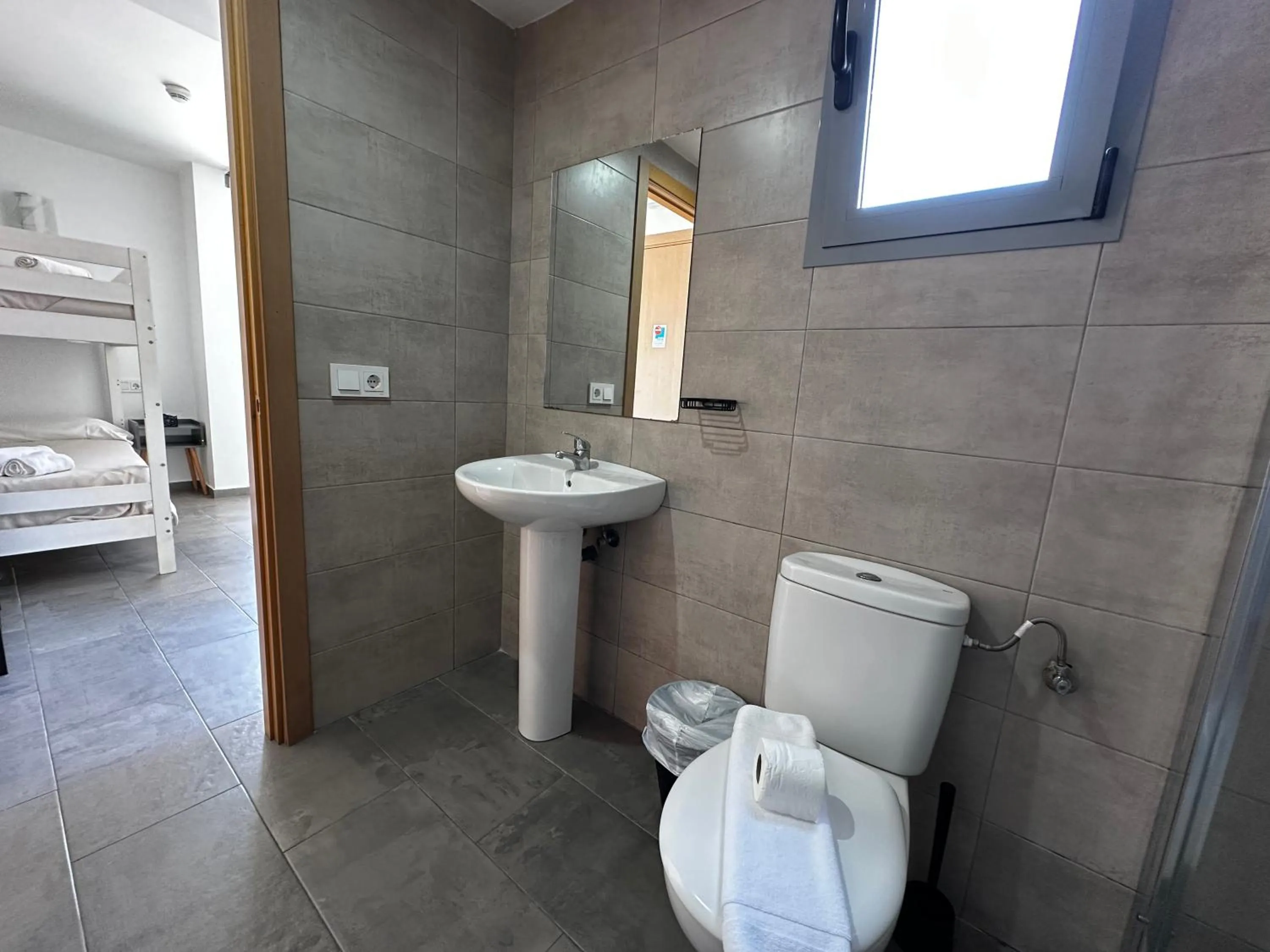 New Art Hostel - Albergue Juvenil