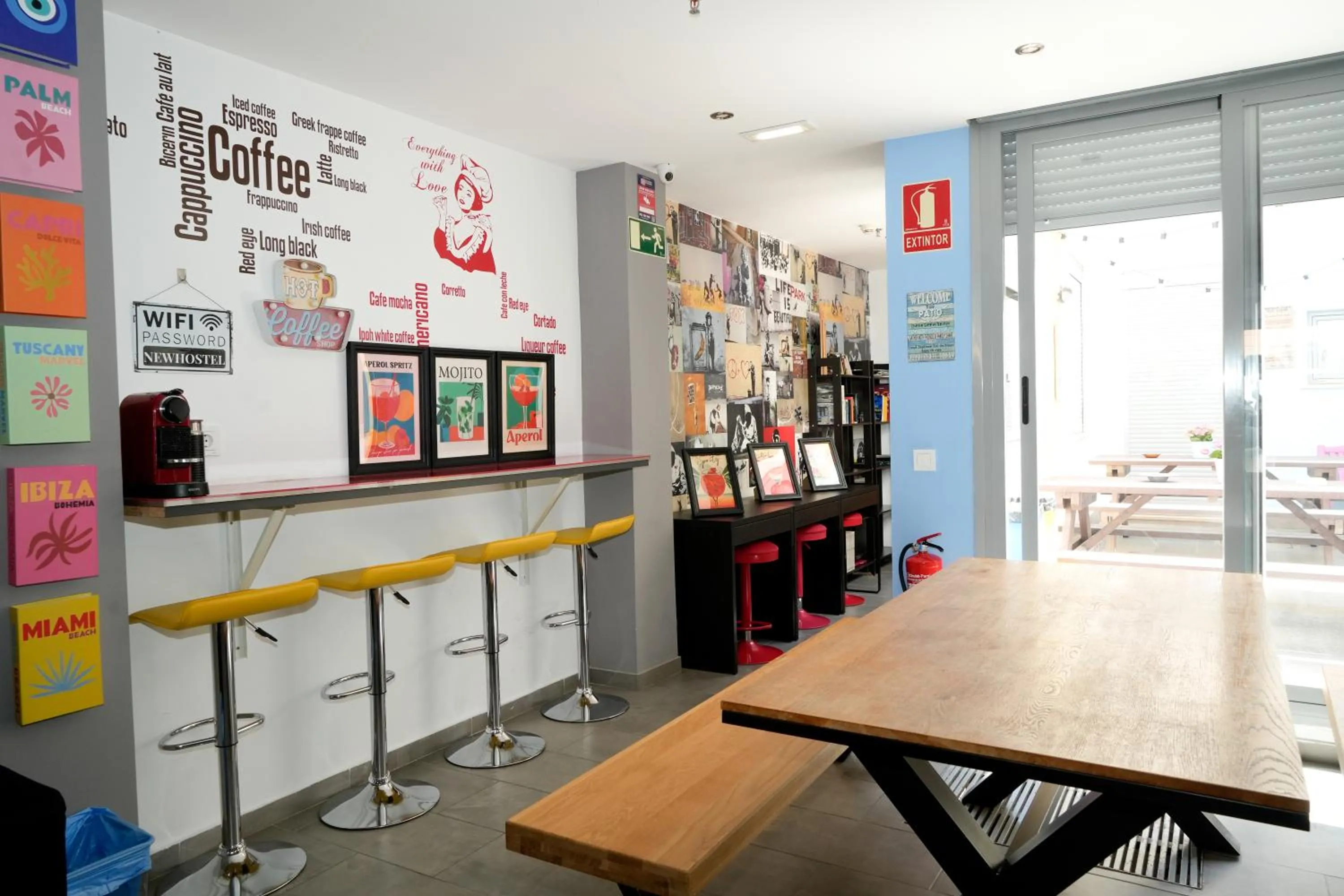Dining area in New Art Hostel - Albergue Juvenil