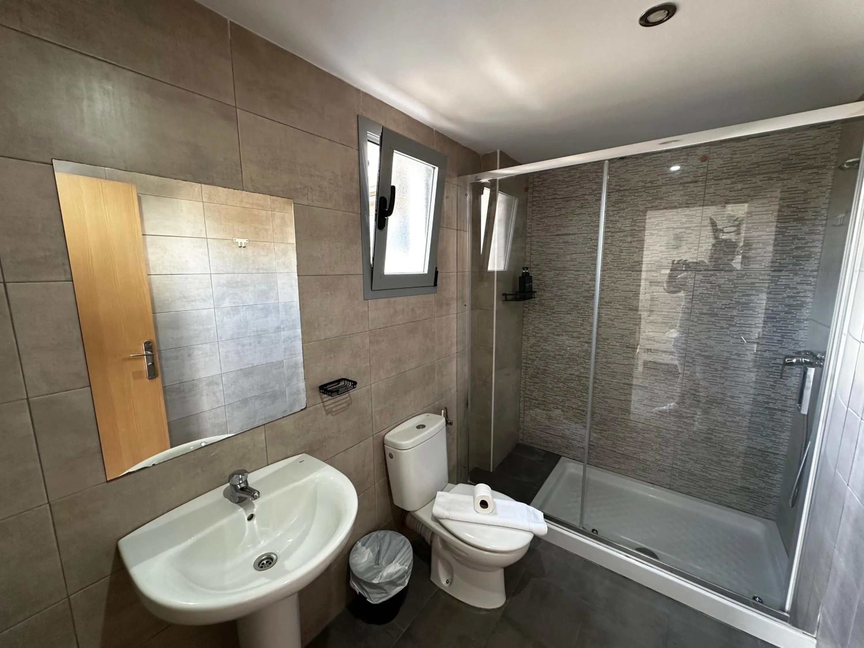 New Art Hostel - Albergue Juvenil