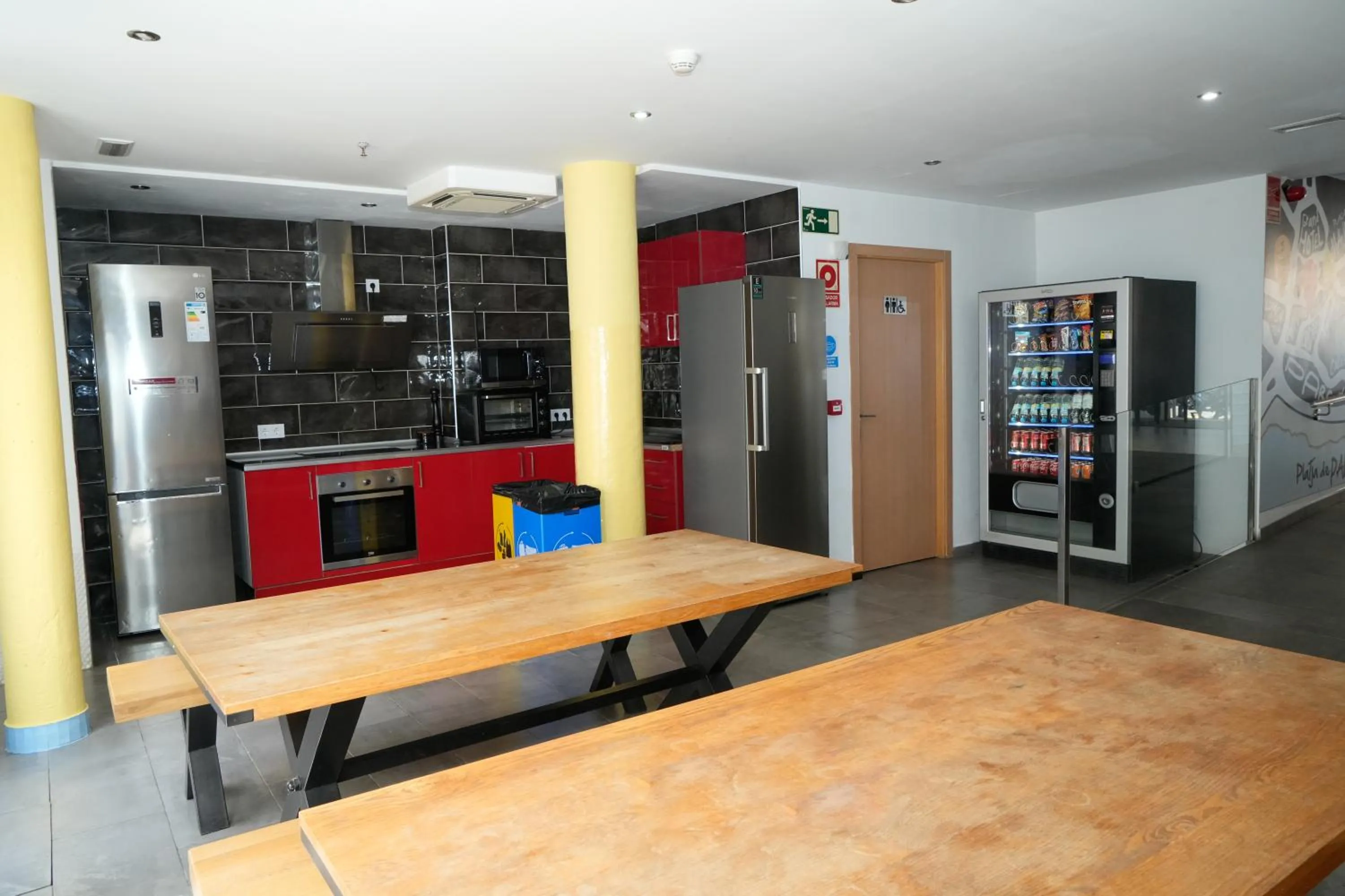 Kitchen or kitchenette in New Art Hostel - Albergue Juvenil