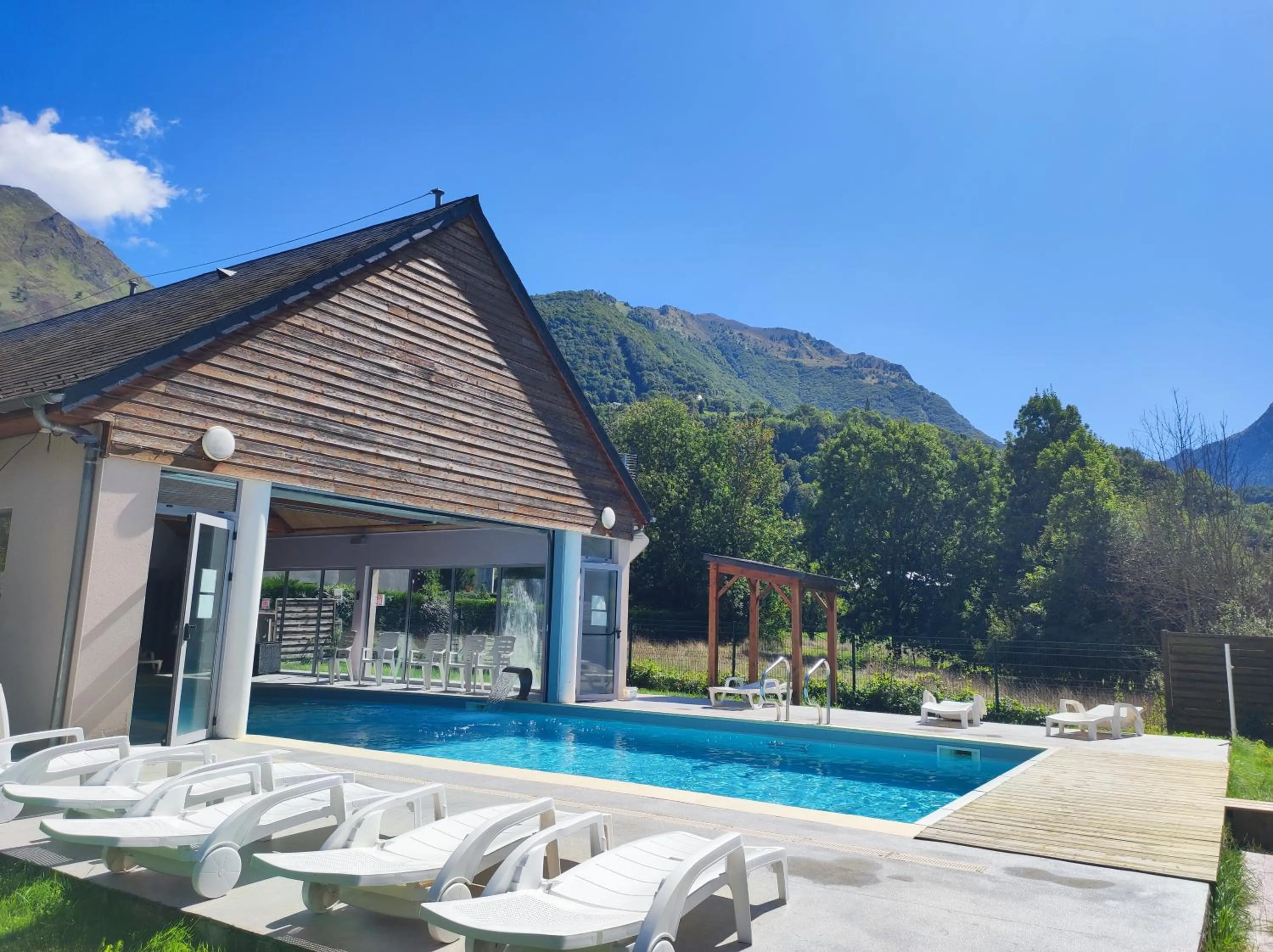Swimming pool in Résidence Val de Roland