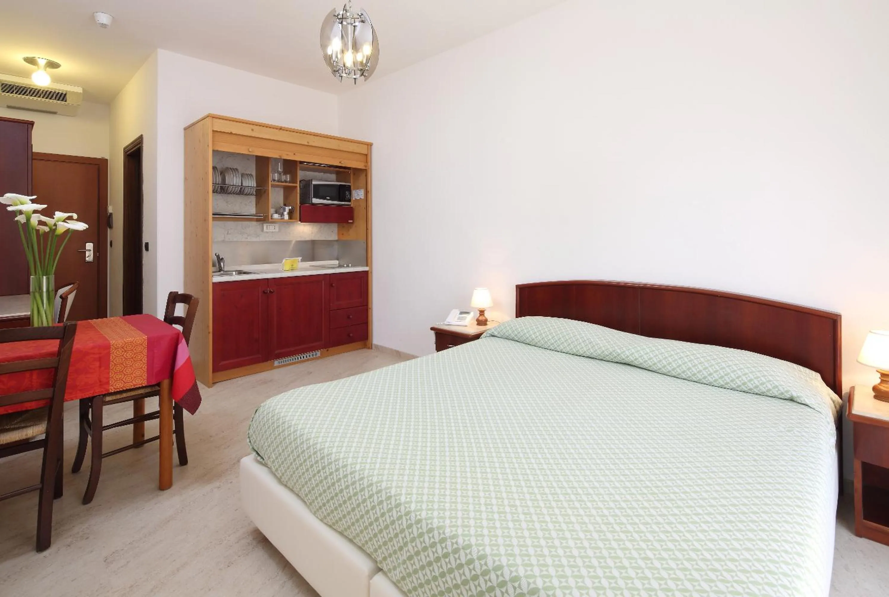 Kitchen or kitchenette, Bed in Residence Hotel Kriss