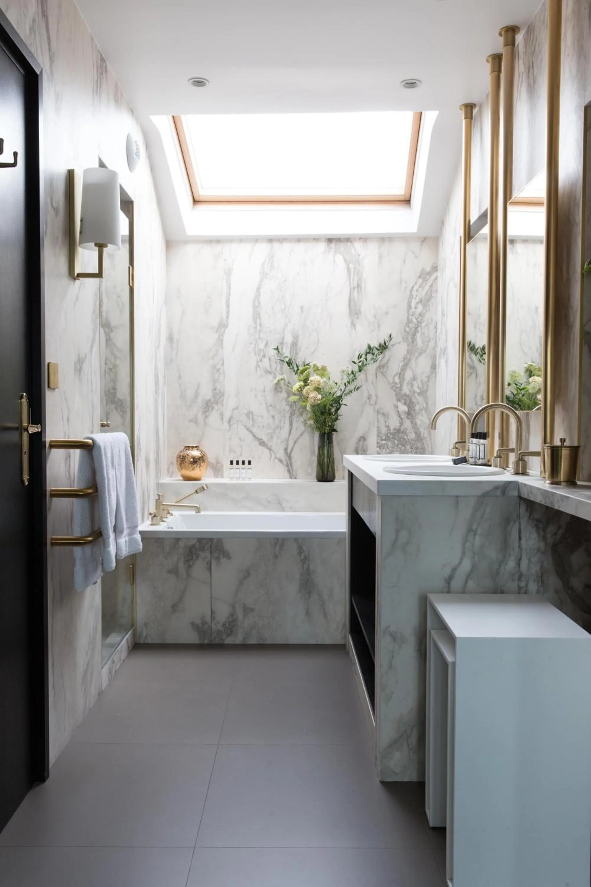 Bathroom in Hôtel Le Relais Saint-Germain