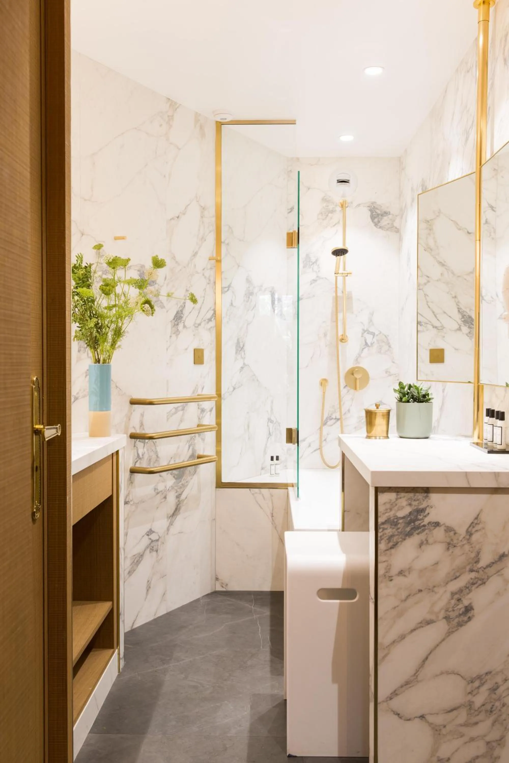 Bathroom in Hôtel Le Relais Saint-Germain