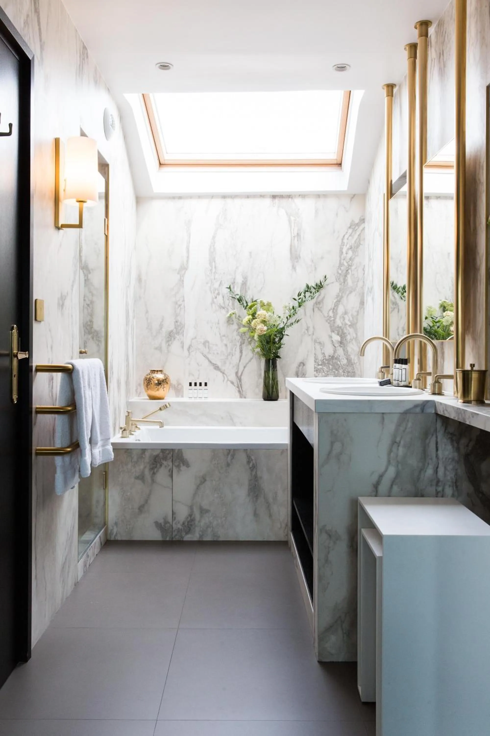 Bathroom in Hôtel Le Relais Saint-Germain