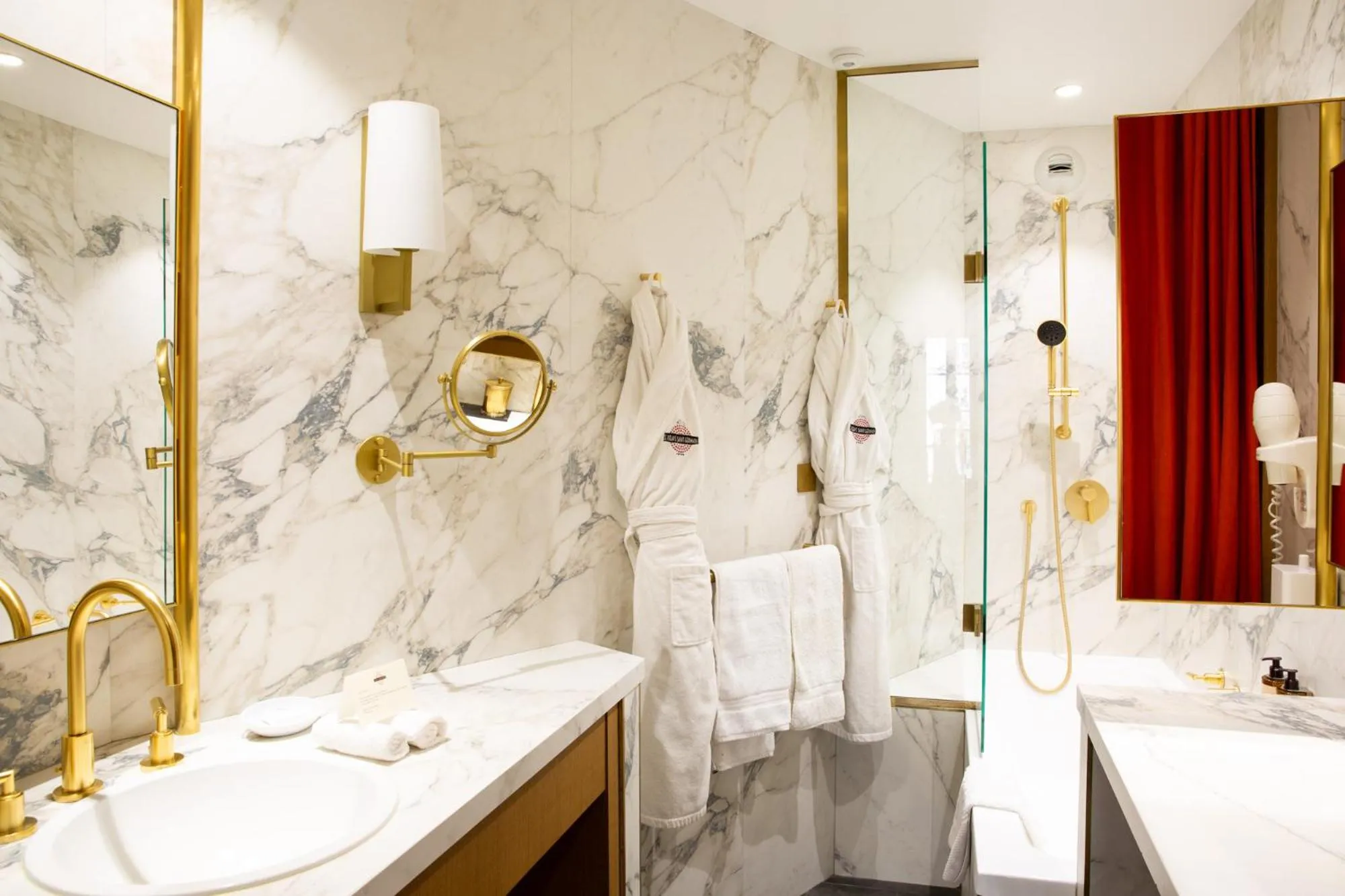 Bathroom in Hôtel Le Relais Saint-Germain