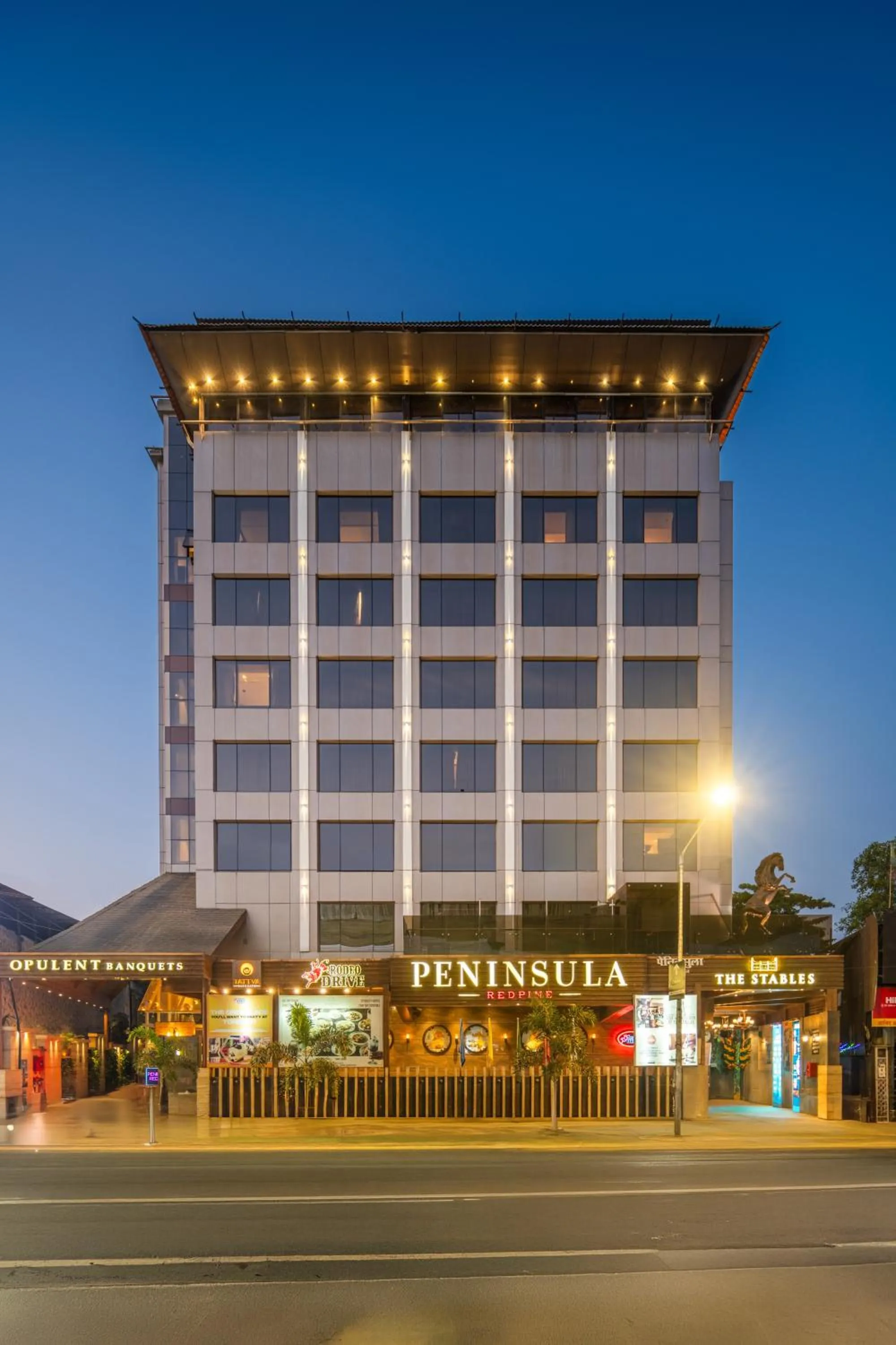 Property building in Hotel Peninsula Redpine