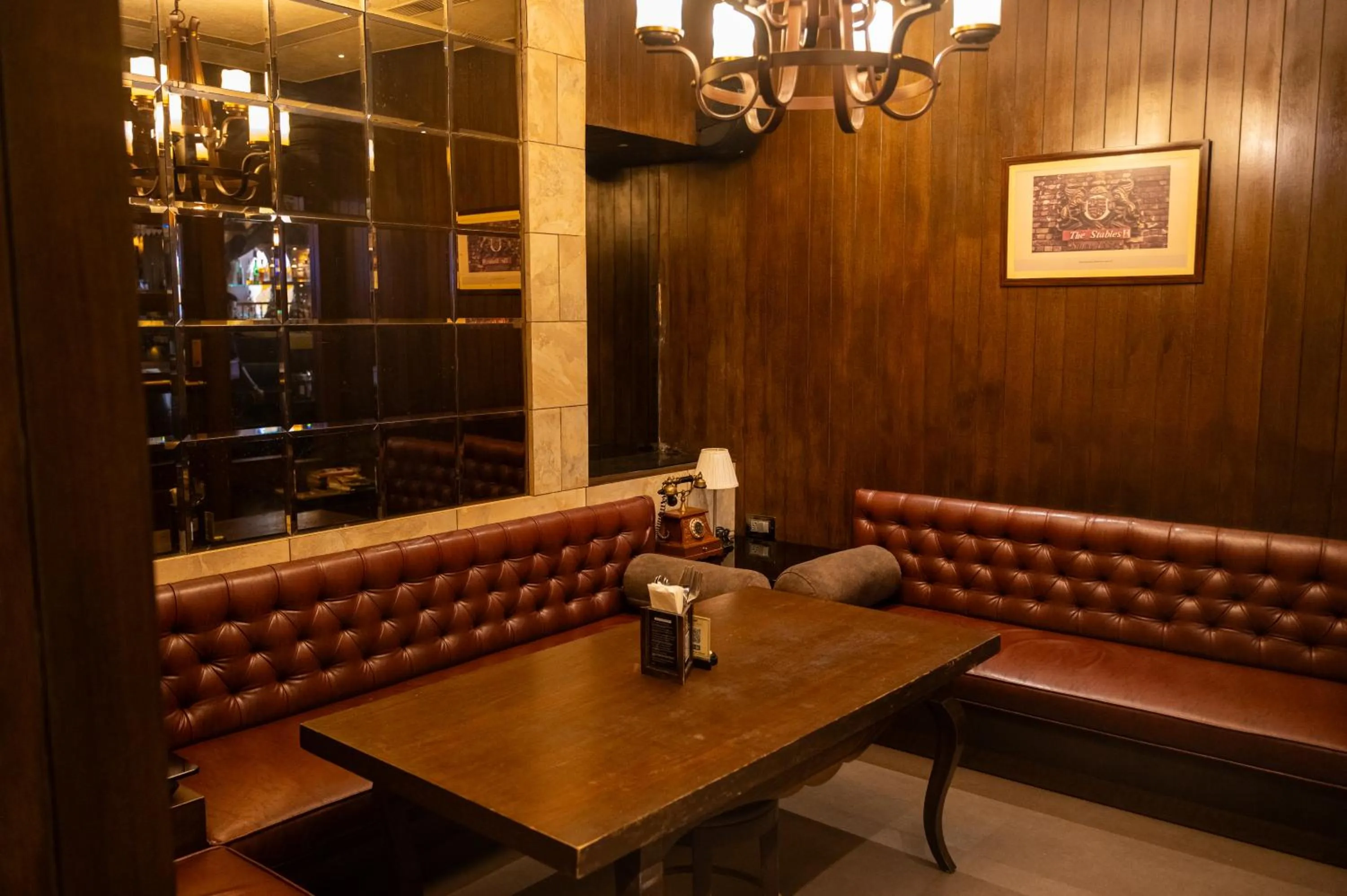 Dining area in Hotel Peninsula Redpine